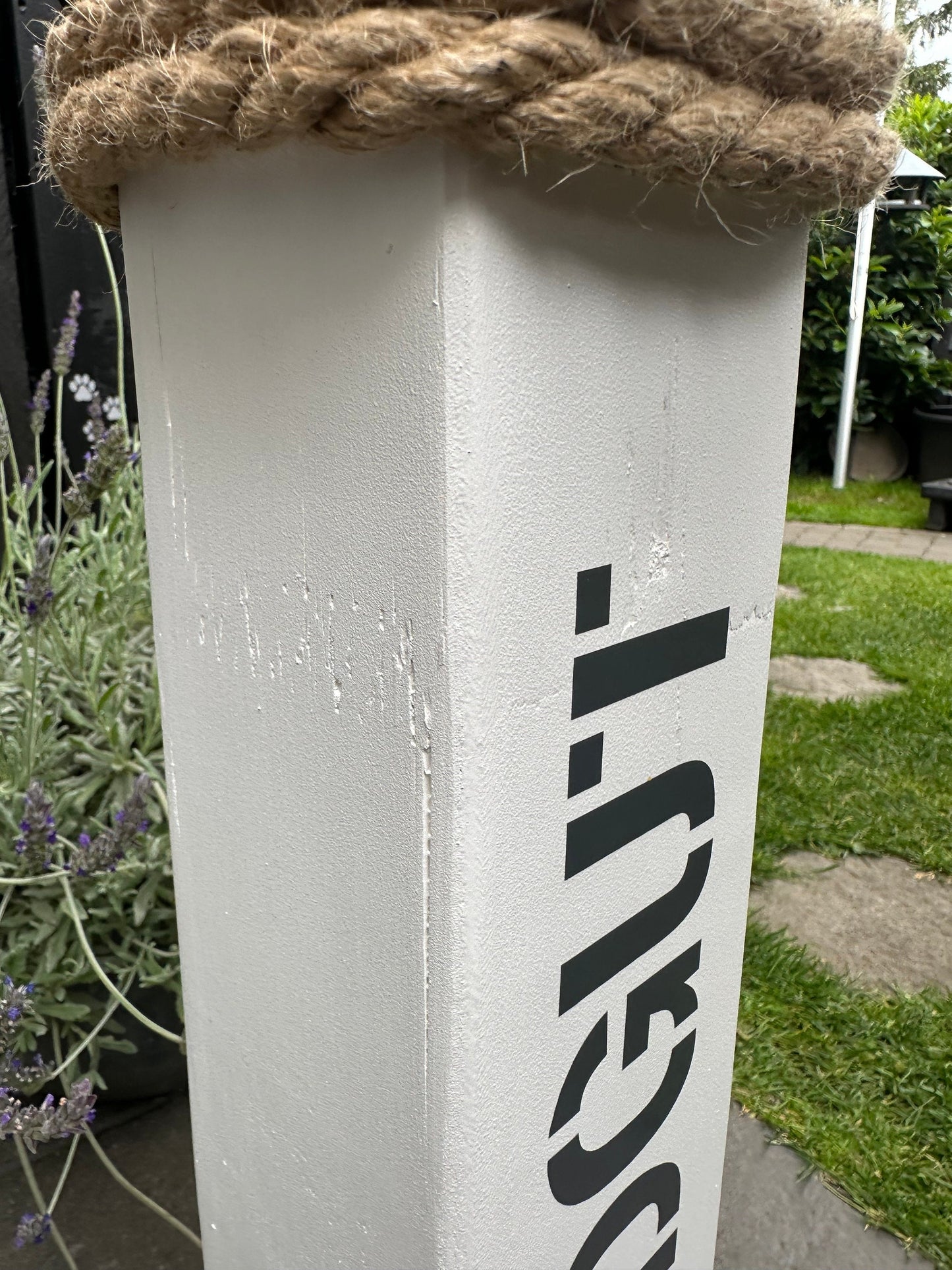 Strandgut Deko Poller | Holzsäule weiß maritim | Stranddeko Garten Balkon Eingangsbereich | Küstendeko Anker Stele Handarbeit