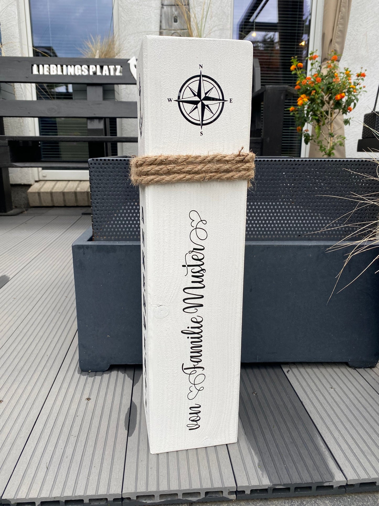 Personalisierte Holzsäule Ankerplatz – Maritime Gartendeko mit Namen, Text & Koordinaten | Geschenk Hochzeit, Einzug, Küsten Deko
