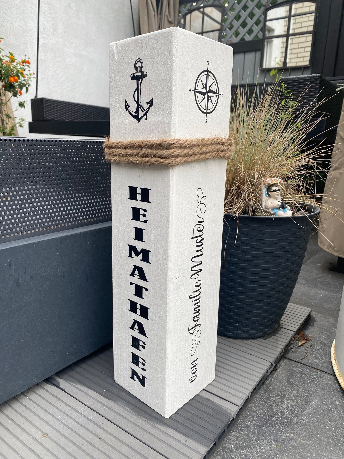 Willkommen Holzsäule 70 cm – personalisierbar mit Namen/Koordinaten usw. | Maritime Gartendeko, Geschenk Hochzeit & Einzug, Dekosäule