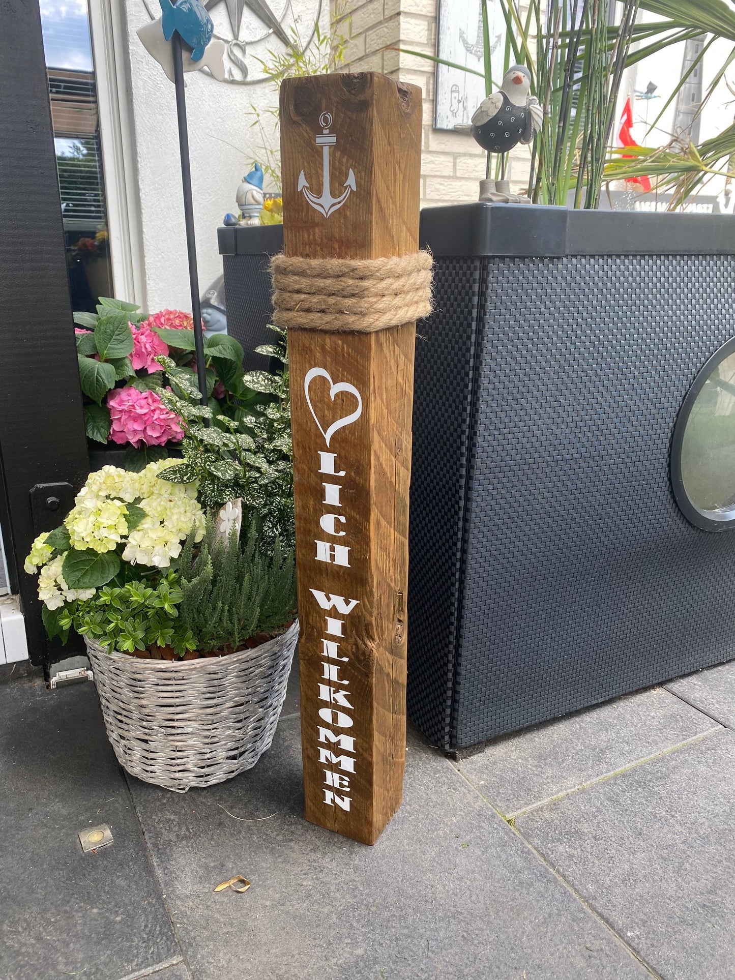 Willkommens-Poller 80 cm | Rustikale Holzsäule mit Anker | Gartendeko & Hauseingang | personalisierbar