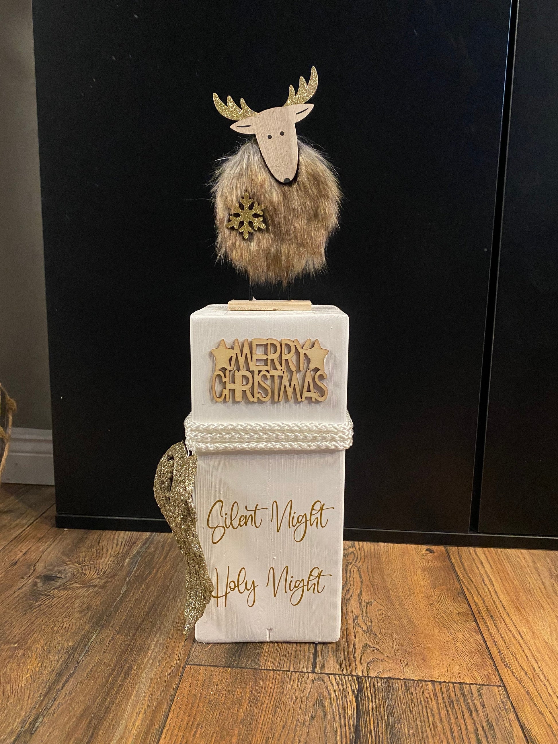 Weihnachtlicher Holzpoller „Christkind Säule“ 27 cm – Rustikale Weihnachtsdeko für Haus & Garten | Winterlich und Festlich