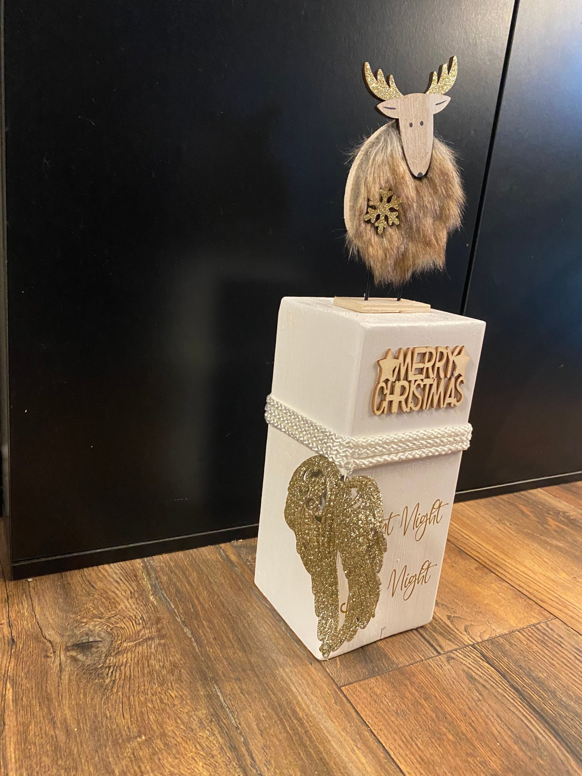 Weihnachtlicher Holzpoller „Christkind Säule“ 27 cm – Rustikale Weihnachtsdeko für Haus & Garten | Winterlich und Festlich