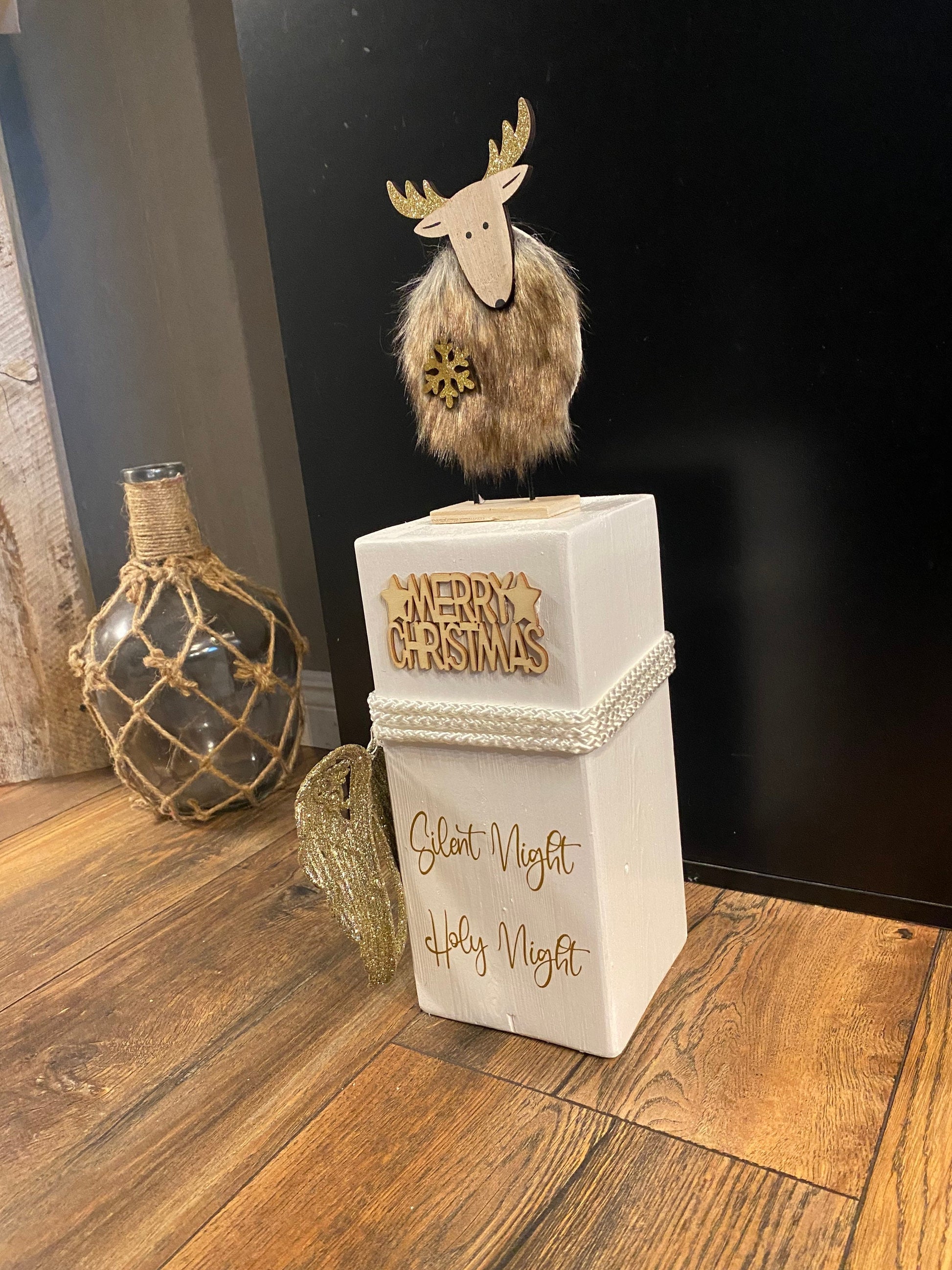 Weihnachtlicher Holzpoller „Christkind Säule“ 27 cm – Rustikale Weihnachtsdeko für Haus & Garten | Winterlich und Festlich