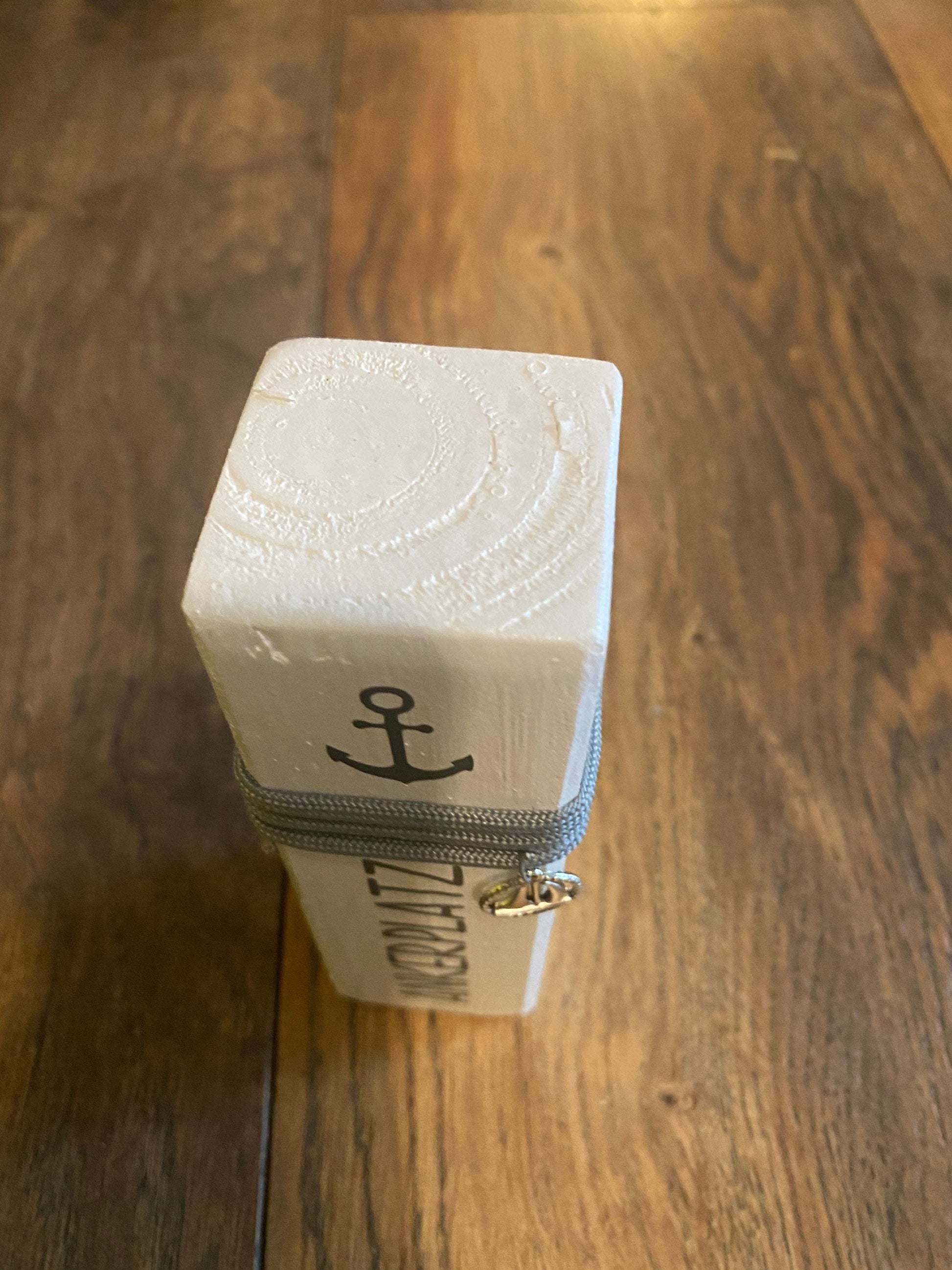 Mini Holzsäule maritim 15 cm – Personalisiert mit Name oder Koordinaten | Kleines Geschenk Hochzeit, Geburtstag, Weihnachten“