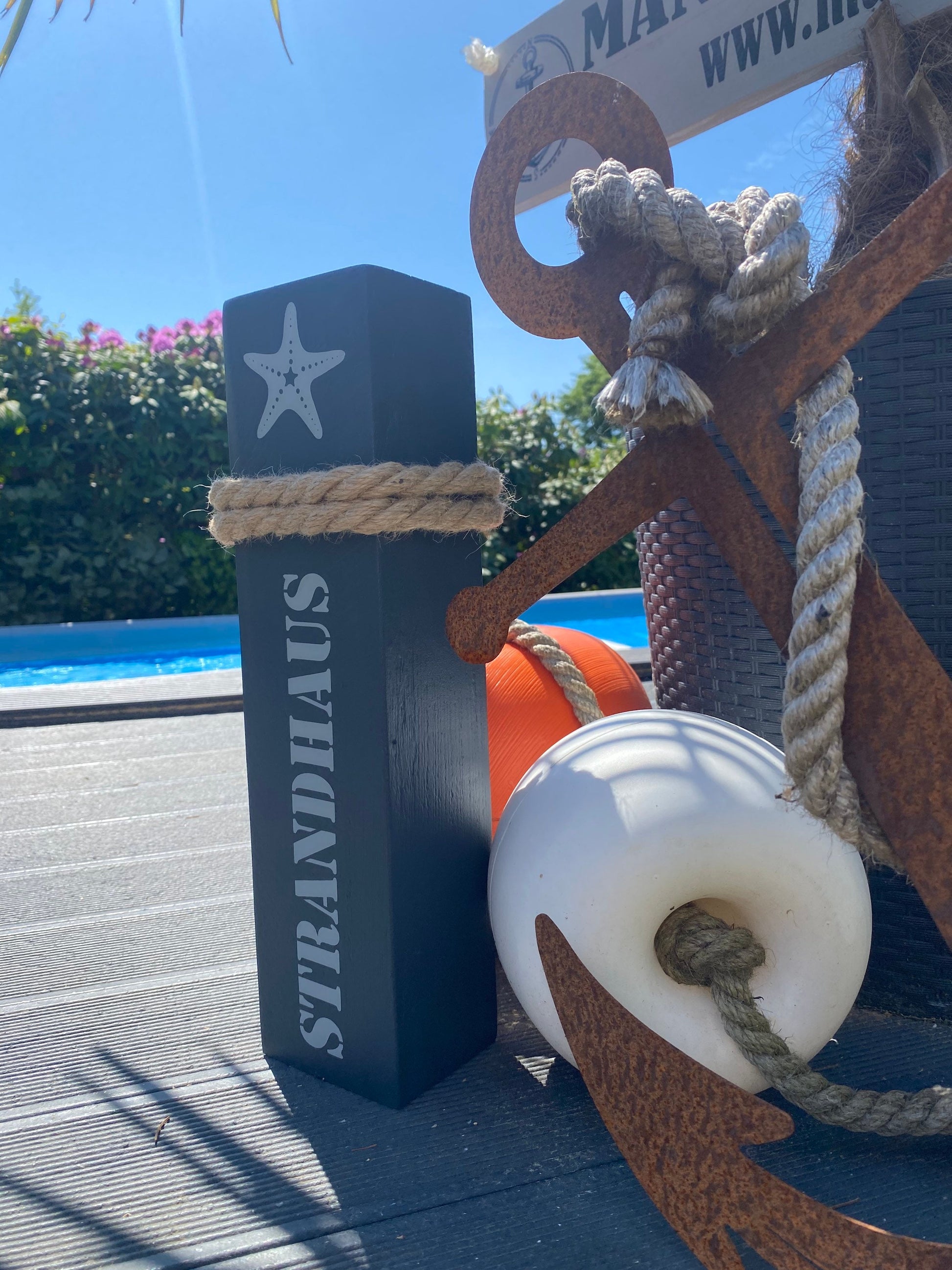 Strandhaus Dekopoller anthrazit | maritime Deko Holz Stele | Anker Dalben Küste Heimathafen Garten Deko Seesterne