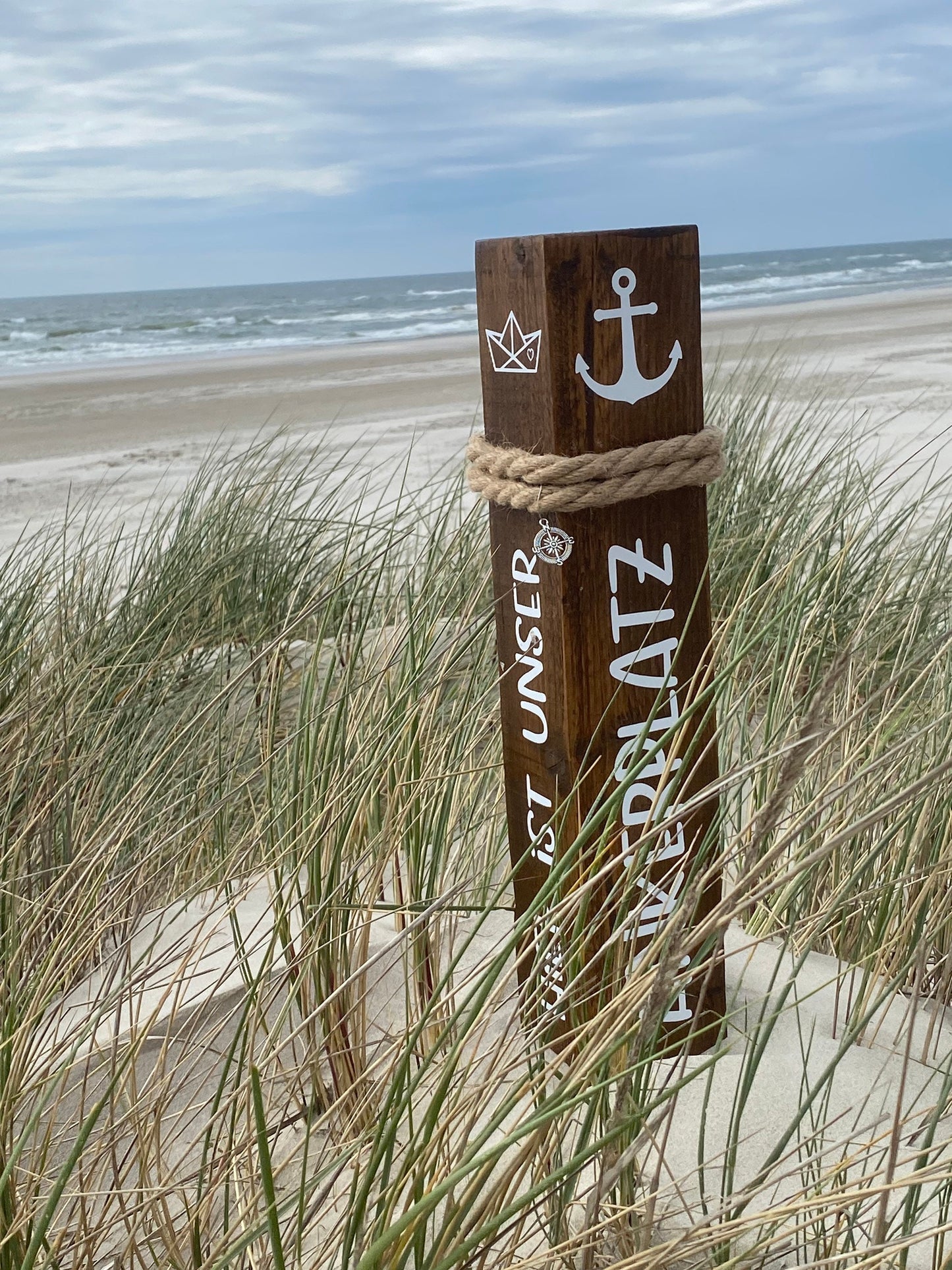 Maritime Holzsäule mit Anker & Boot | Gartenpoller Küstendeko | Heimathafen Maritime Säule | Deko Poller mit Anker Boot | Geschenk Garten
