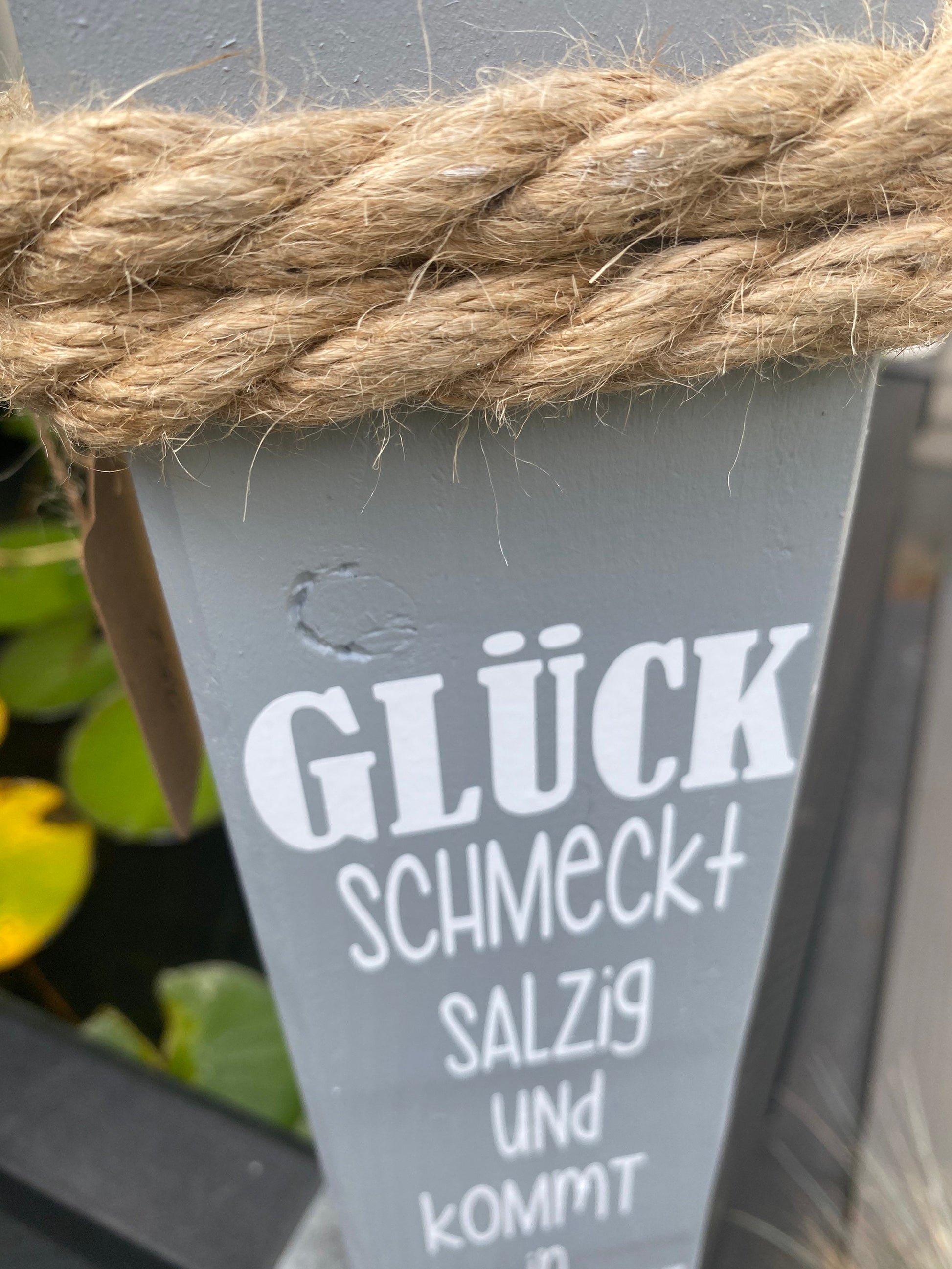 Glück Poller Gartendeko | maritime Holzsäule 45 cm | rustikale Deko Stele | Geschenk für Freunde & Zuhause