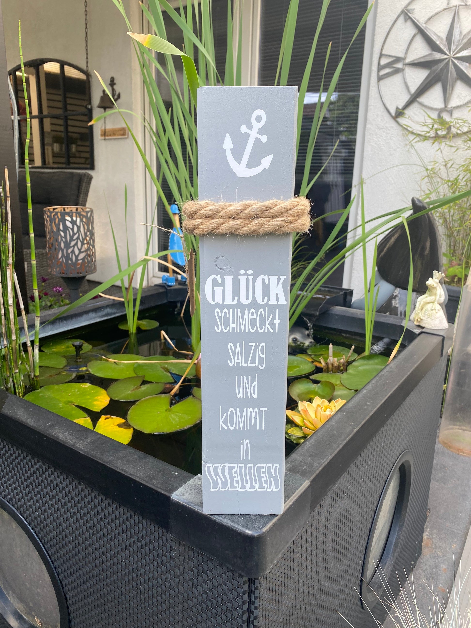 Glück Poller Gartendeko | maritime Holzsäule 45 cm | rustikale Deko Stele | Geschenk für Freunde & Zuhause