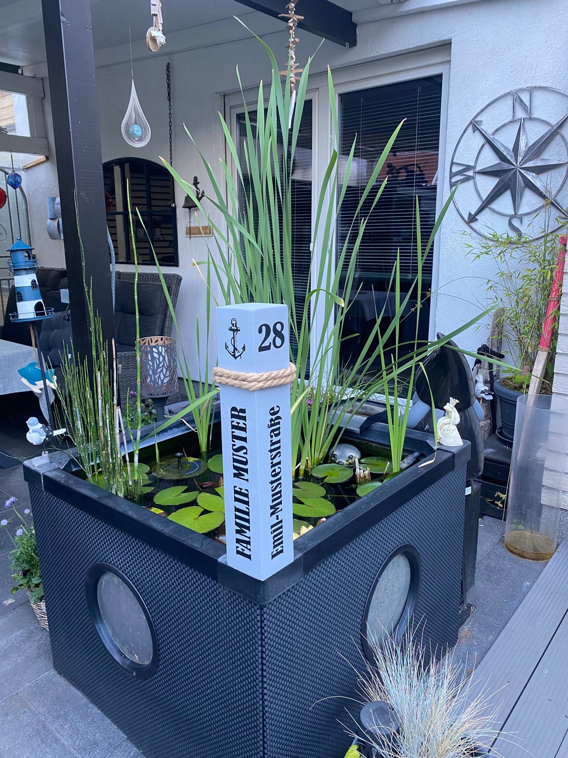 Personalisierter Holzpoller 50–80 cm – Familienname, Straße & Hausnummer | Maritime Adresse und Gartendeko, Geschenk Hochzeit oder Einzug