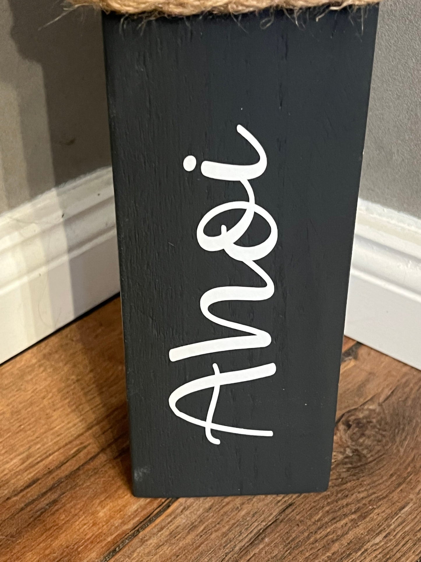 Ahoi Poller 40 cm | Maritime Holzsäule anthrazit mit Schiff | Gartendeko & Küstendeko | handgemacht