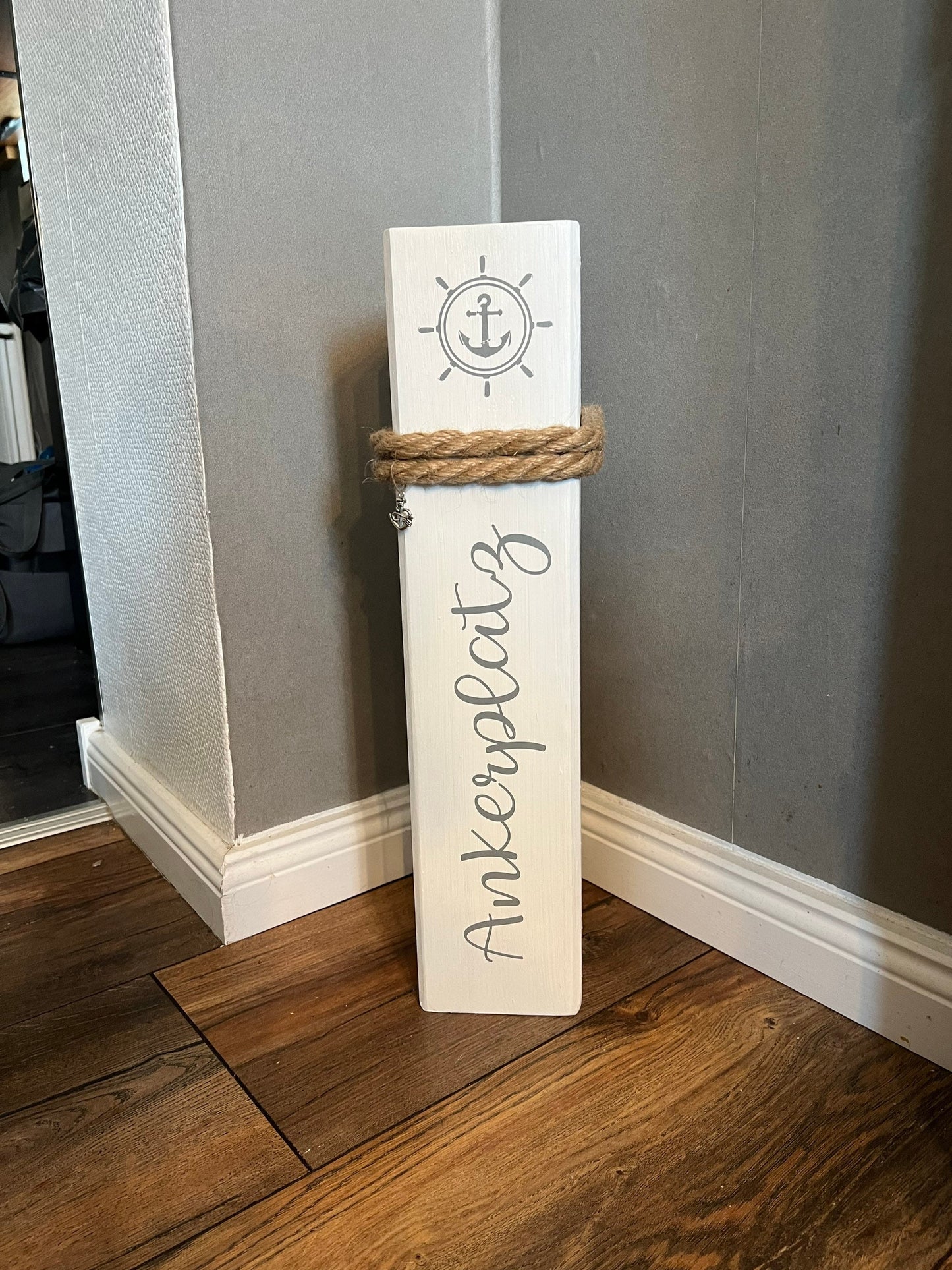 Maritimer Holzpoller Kompass 50 cm – Deko-Säule mit Kompass & Anker | Geschenkidee Hochzeit, Einzug und Küstenstil im Garten