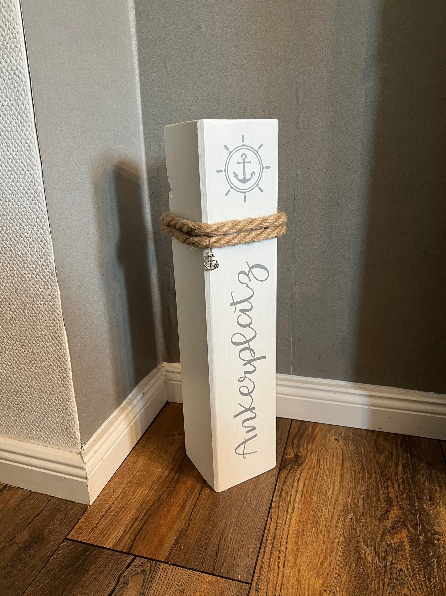 Maritimer Holzpoller Kompass 50 cm – Deko-Säule mit Kompass & Anker | Geschenkidee Hochzeit, Einzug und Küstenstil im Garten