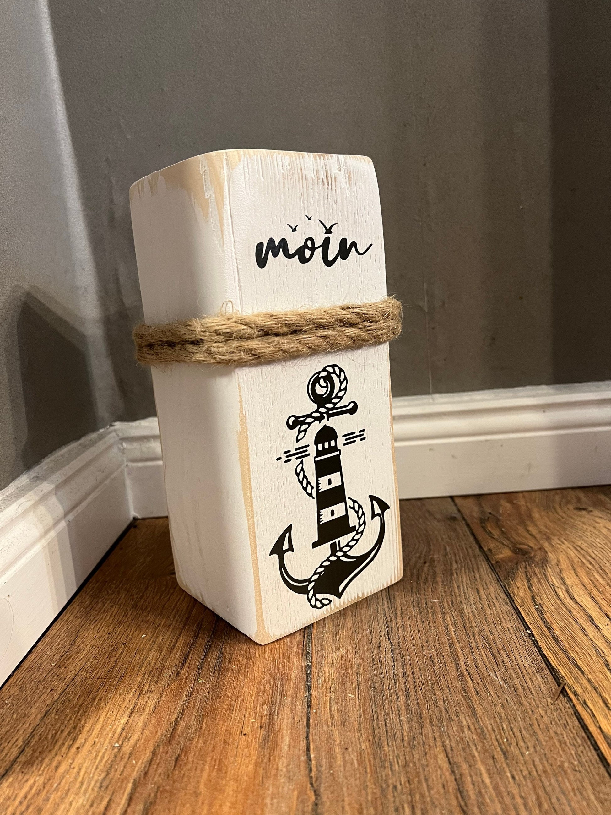 Maritime Dekosäule „Moin Heimathafen“ – Holzsäule 22 cm Shabby Stil für Küsten- & Garten-Deko