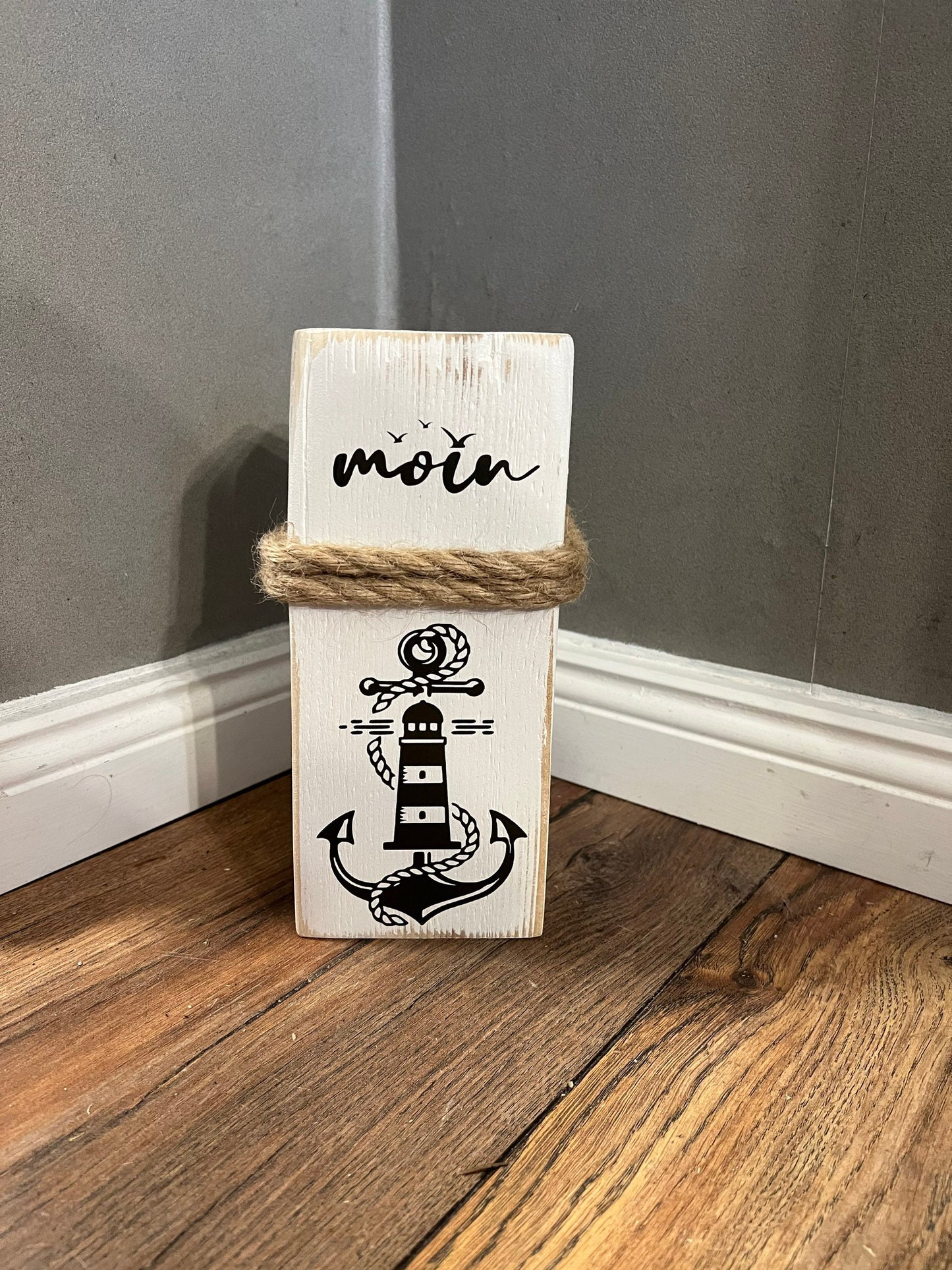 Maritime Dekosäule „Moin Heimathafen“ – Holzsäule 22 cm Shabby Stil für Küsten- & Garten-Deko