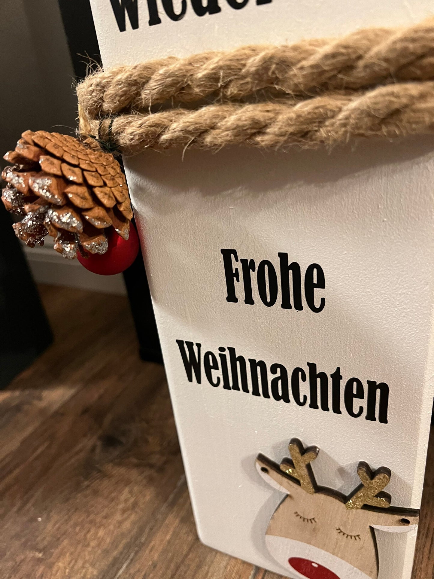Weihnachtlicher Holzpoller ‚Christkind Säule‘ – Rustikale Weihnachtsdeko 27 cm | Festliche Säule für Haus & Garten“