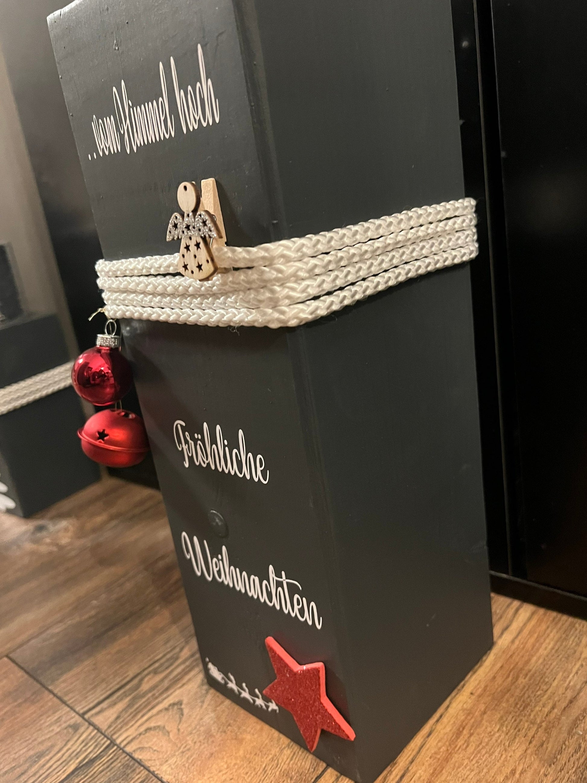 Weihnachtlicher Holzpoller ‚Christkind Säule‘ – Handgefertigte Dekosäule 27 cm | Rustikale Weihnachtsdeko für Eingangsbereich & Garten