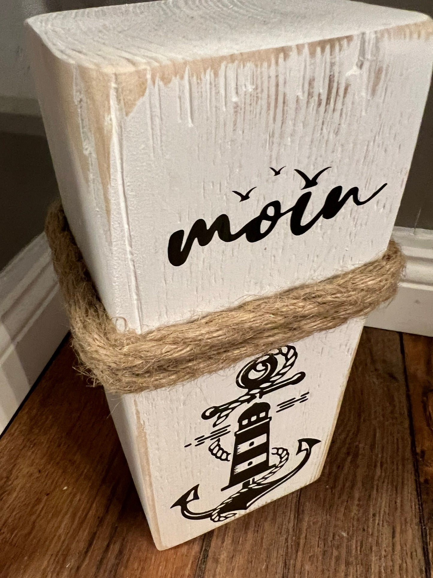 Maritime Dekosäule „Moin Heimathafen“ – Holzsäule 22 cm Shabby Stil für Küsten- & Garten-Deko