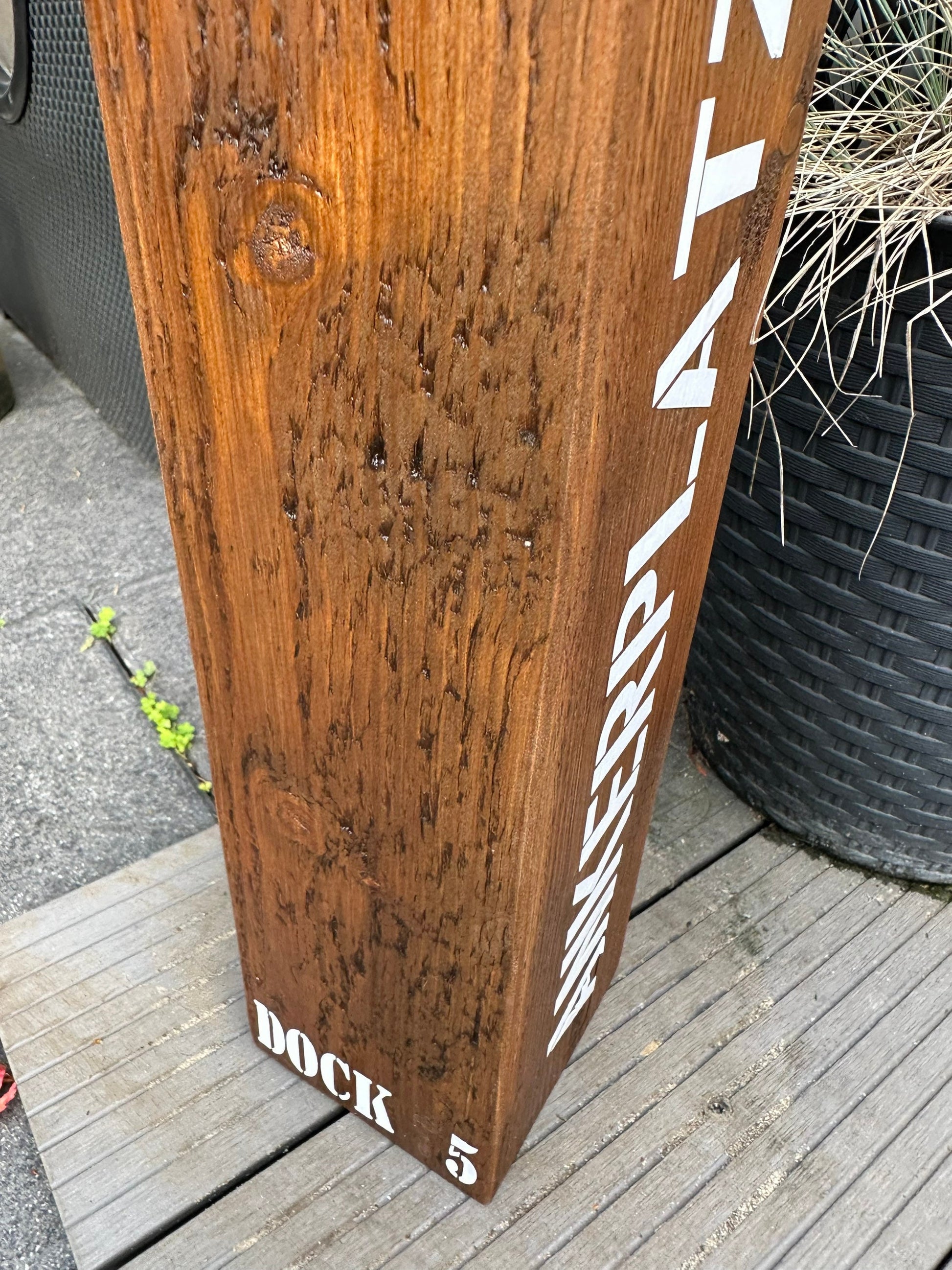 Maritime Holzsäule ‚Ankerplatz Moin‘ Nussbraun 50 cm | Deko Poller Küstenstil Geschenk Einzug & Garten, Heimathafen