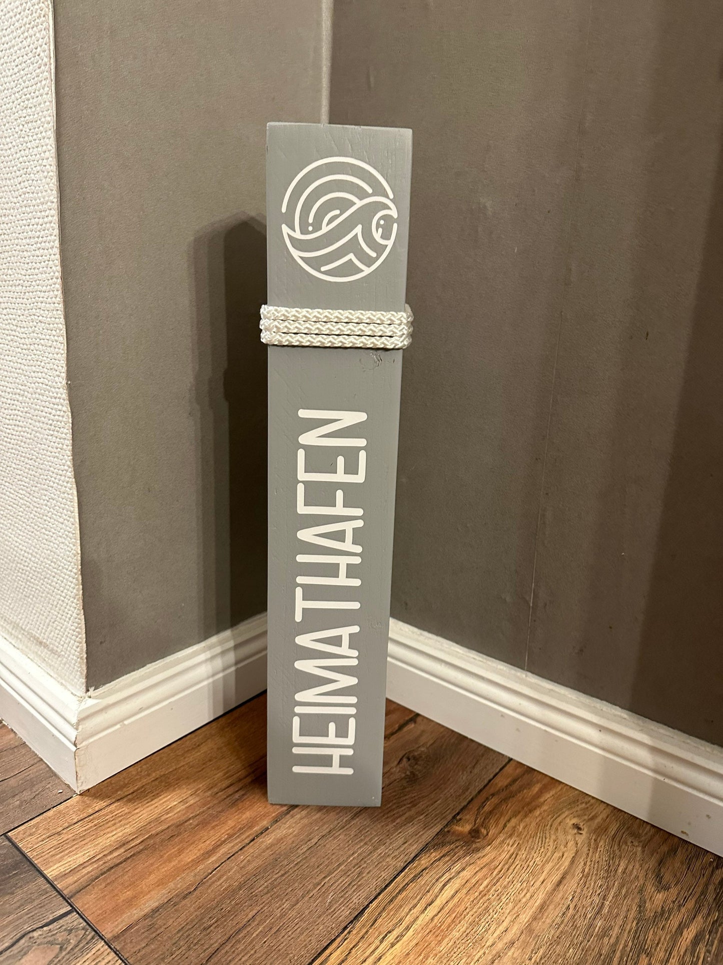 Heimat Hafen Poller 50 cm | Maritime Dekosäule aus Holz mit Windrose & Kompass | Küsten-Deko für Garten und Zuhause