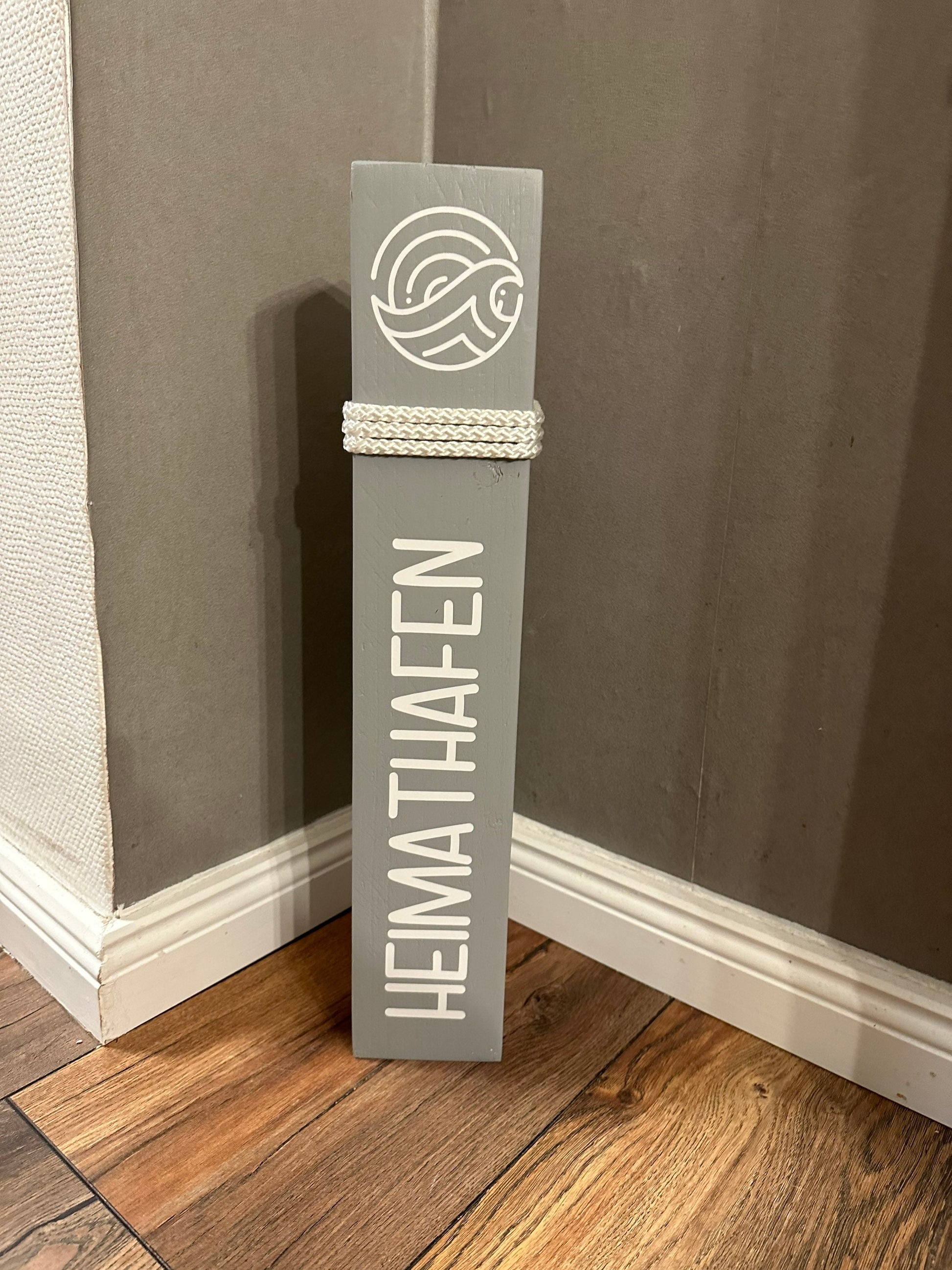 Heimat Hafen Poller 50 cm | Maritime Dekosäule aus Holz mit Windrose & Kompass | Küsten-Deko für Garten und Zuhause