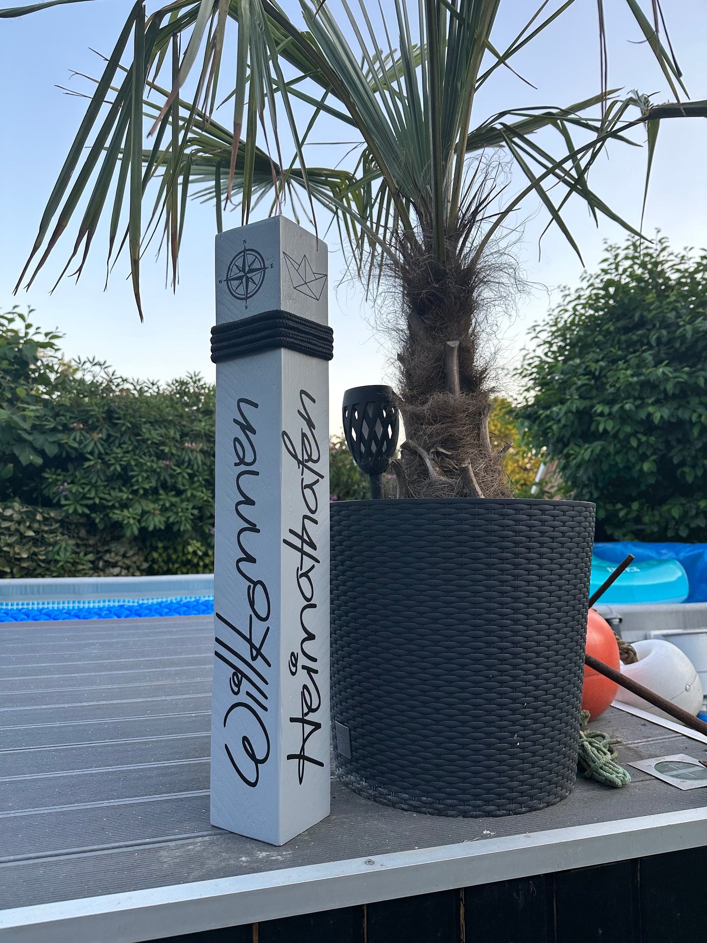 Maritimer Dekobalken Willkommen rustikal | Holz Poller Stele 70cm | Anker Küsten Deko Garten Heimathafen Shabby Chic