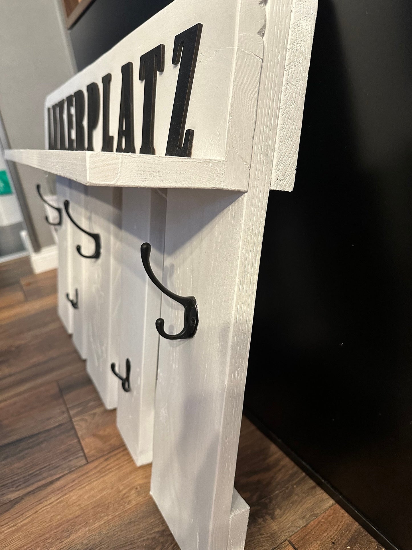 Rustikale Garderobe aus Palettenholz – Wandhaken mit Ablage | Flur-Organizer & Eingang Deko im Landhausstil, Ankerplatz, Heimathafen