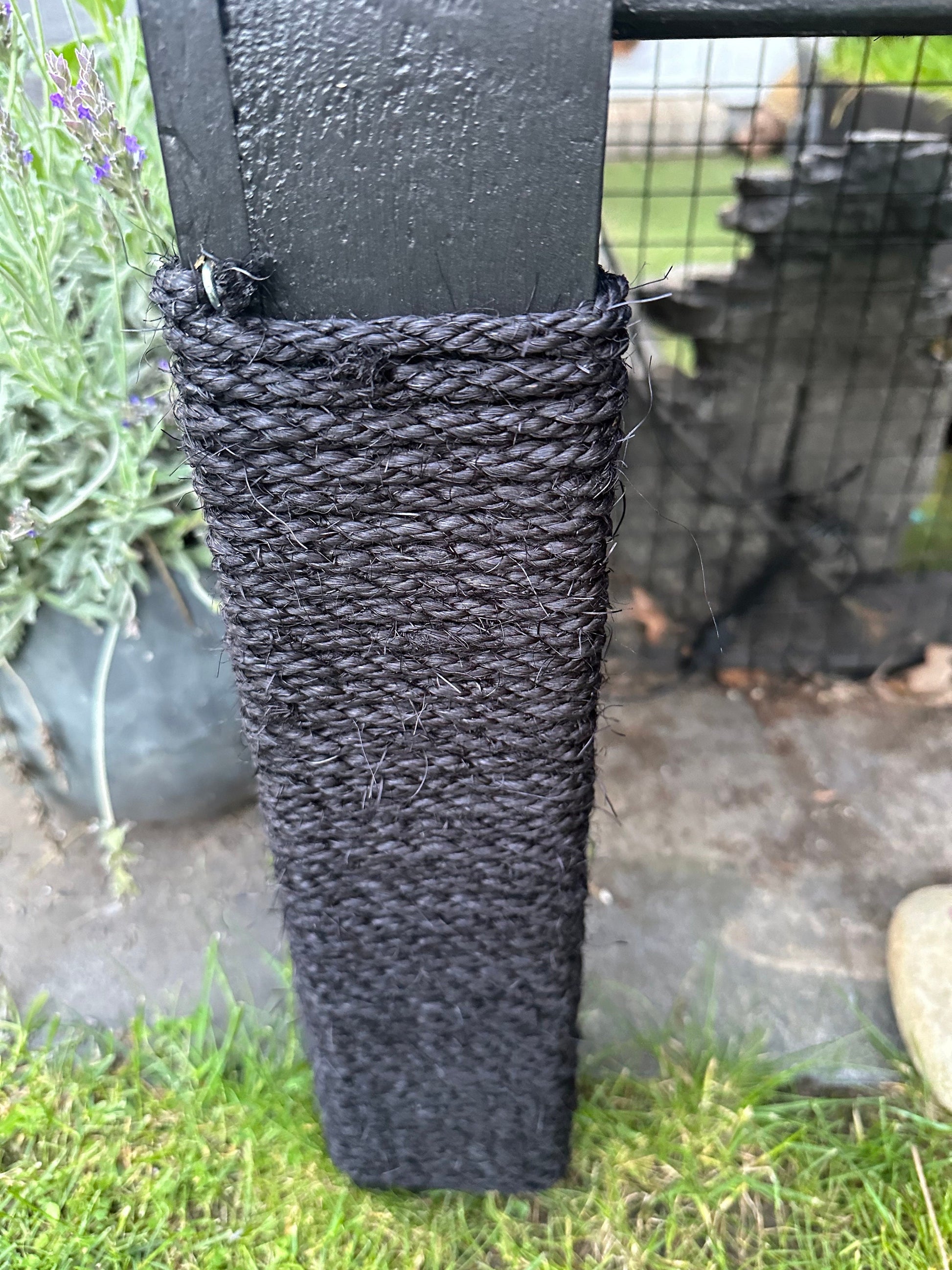 Personalisierte Katzenbank aus Palettenholz – Handgemachte Bank 72×34×80 cm mit Sisal | Möbel für Katzen & Katzenliebhaber