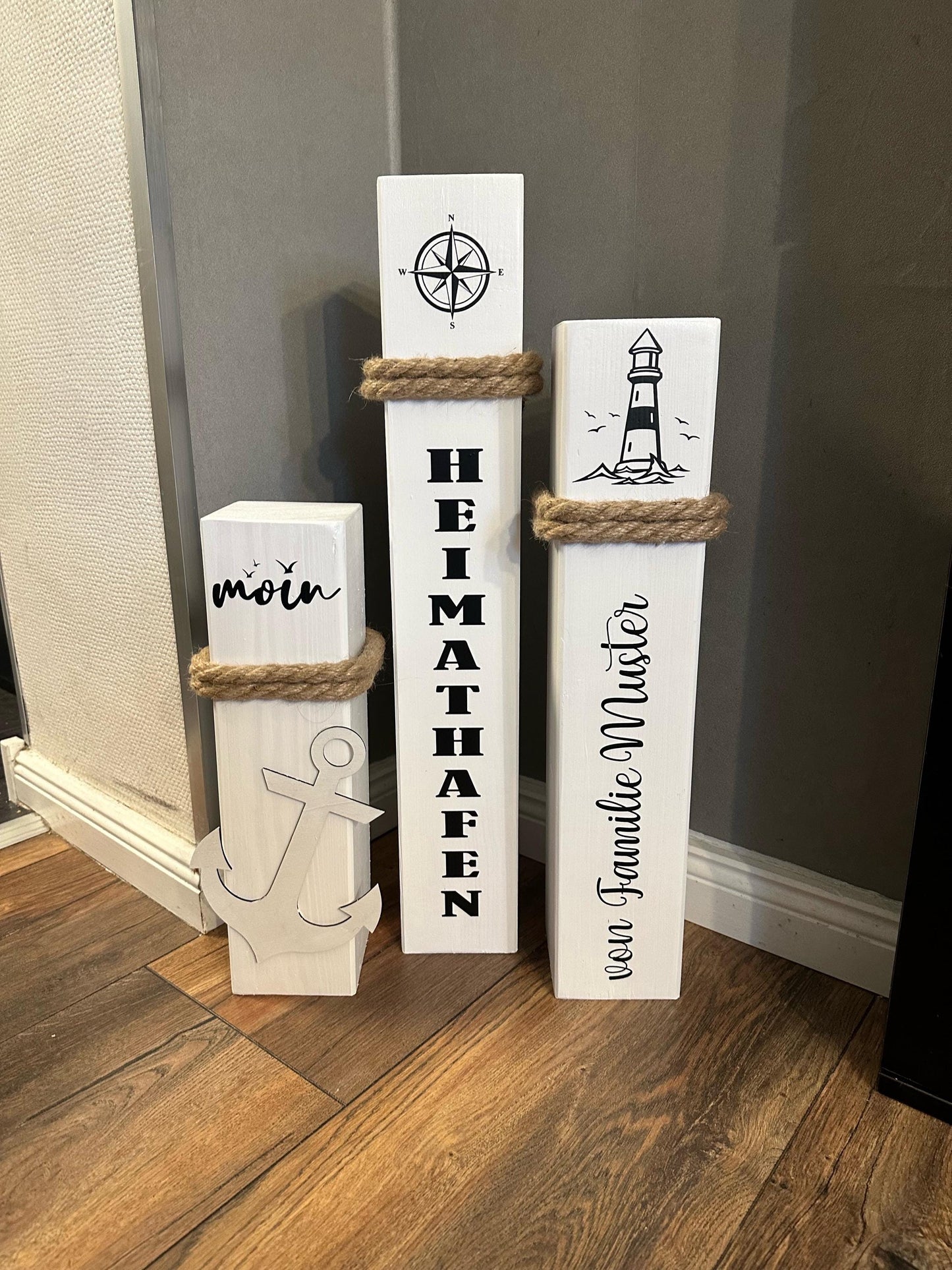 Personalisierte Holzsäulen mit Ihrem Namen oder Wunschtext, individuell Heimathafen Lieblingsinsel Koordinaten Hochzeit Anker