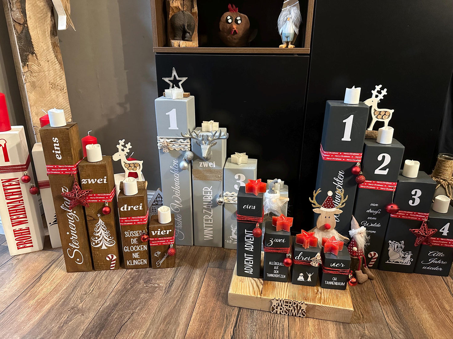 Adventskranz Säulen Set Braun – Vier Holzsäulen 7×7×45,35,25,15 cm | Rustikale Weihnachtsdeko für Fensterbank & Tisch