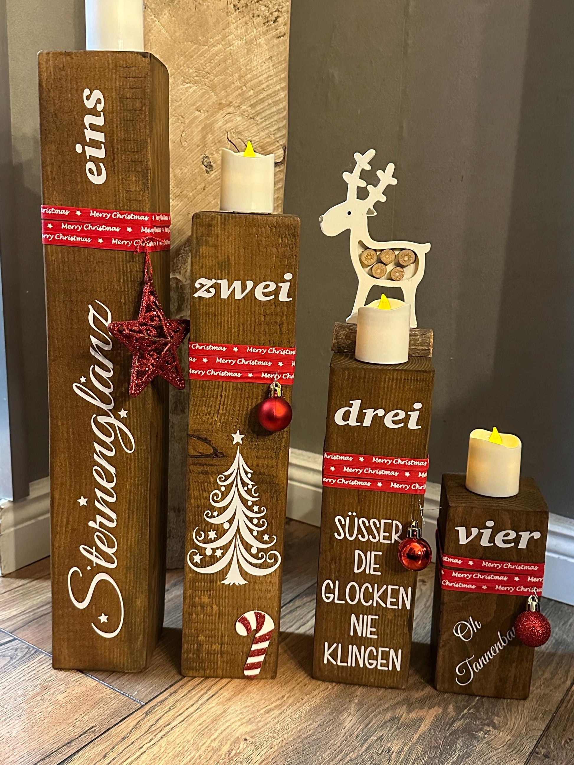 Adventskranz Säulen Set Braun – Vier Holzsäulen 7×7×45,35,25,15 cm | Rustikale Weihnachtsdeko für Fensterbank & Tisch