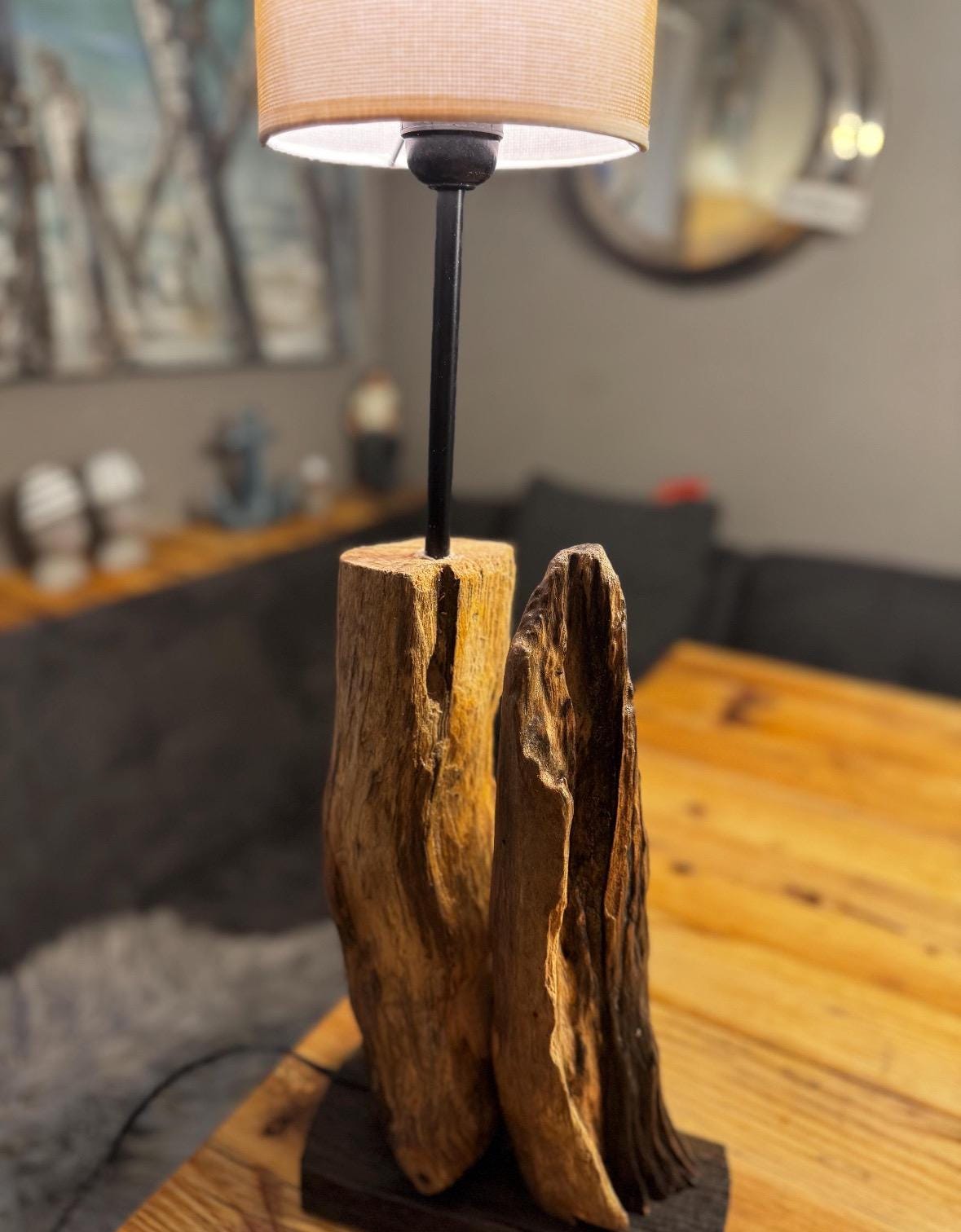 Unikat Treibholz Tischlampe – Rustikale Lampe aus Naturholz | Geschenkidee & Küstenstil Dekolicht