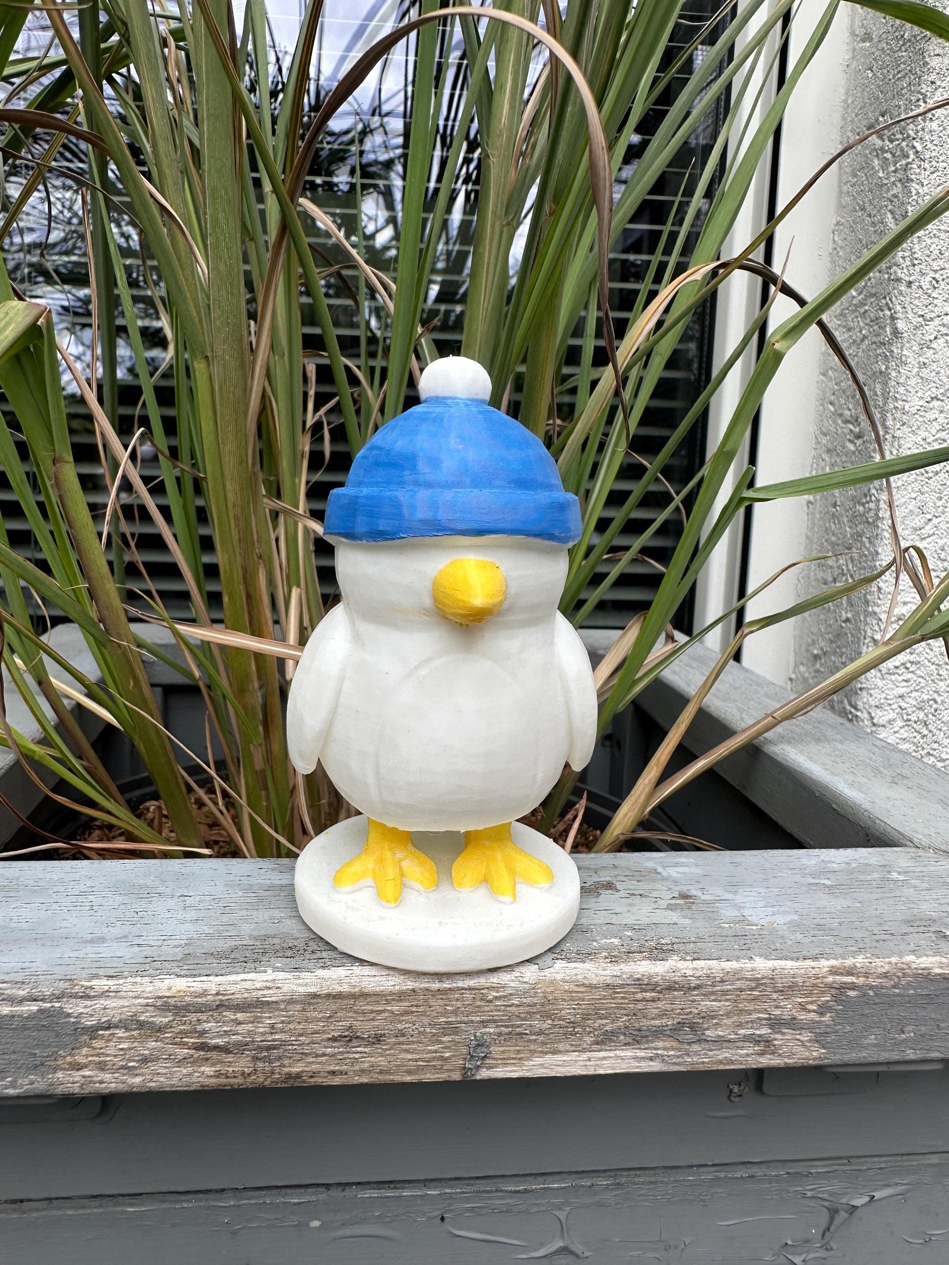 Möwenfigur mit Mütze 12 cm – 3D-gedruckte Küstendeko handbemalt | Geschenk Winter, Weihnachten, Haus & Fensterbank, Vogelstatue