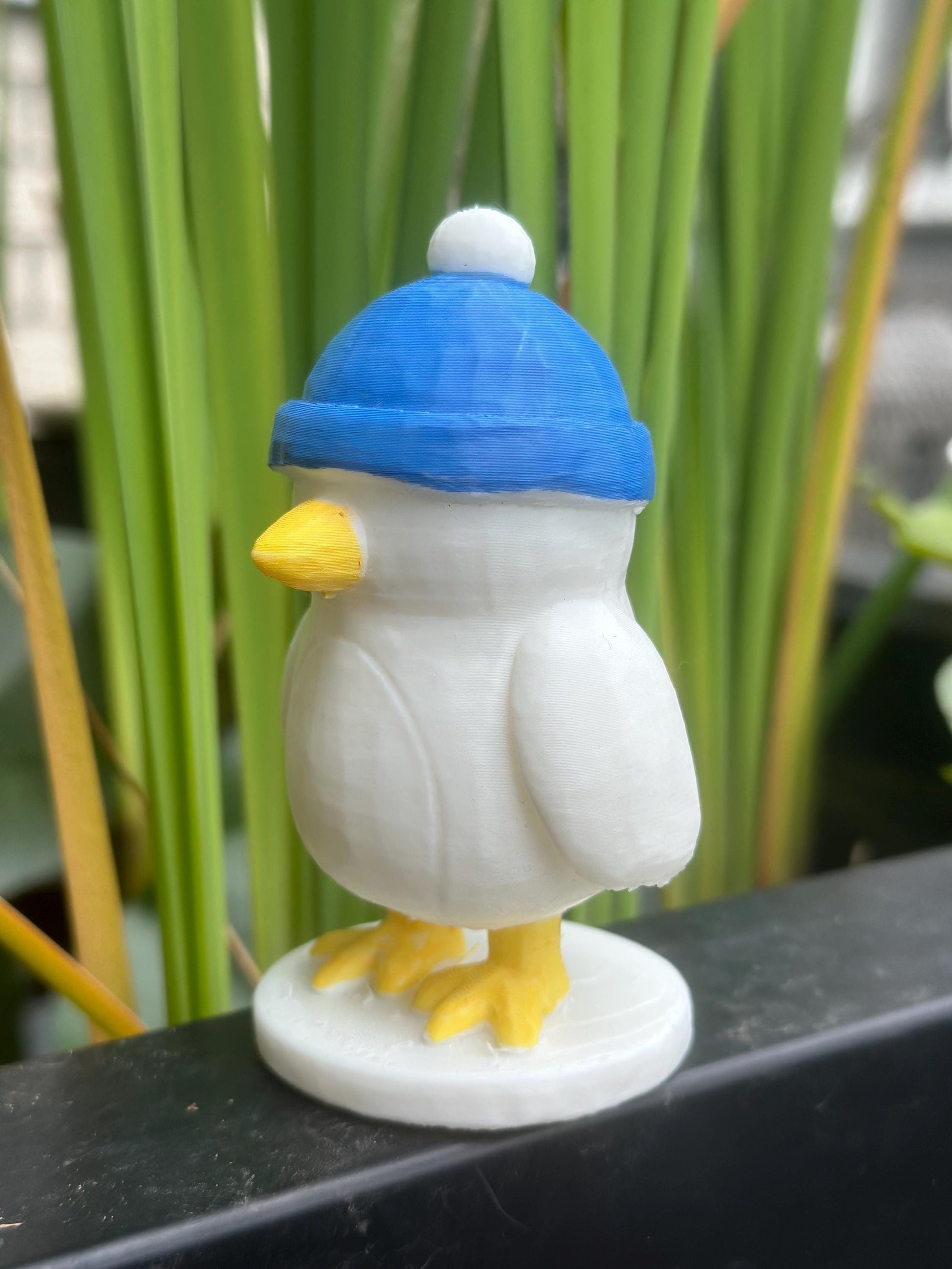 Möwenfigur mit Mütze 12 cm – 3D-gedruckte Küstendeko handbemalt | Geschenk Winter, Weihnachten, Haus & Fensterbank, Vogelstatue
