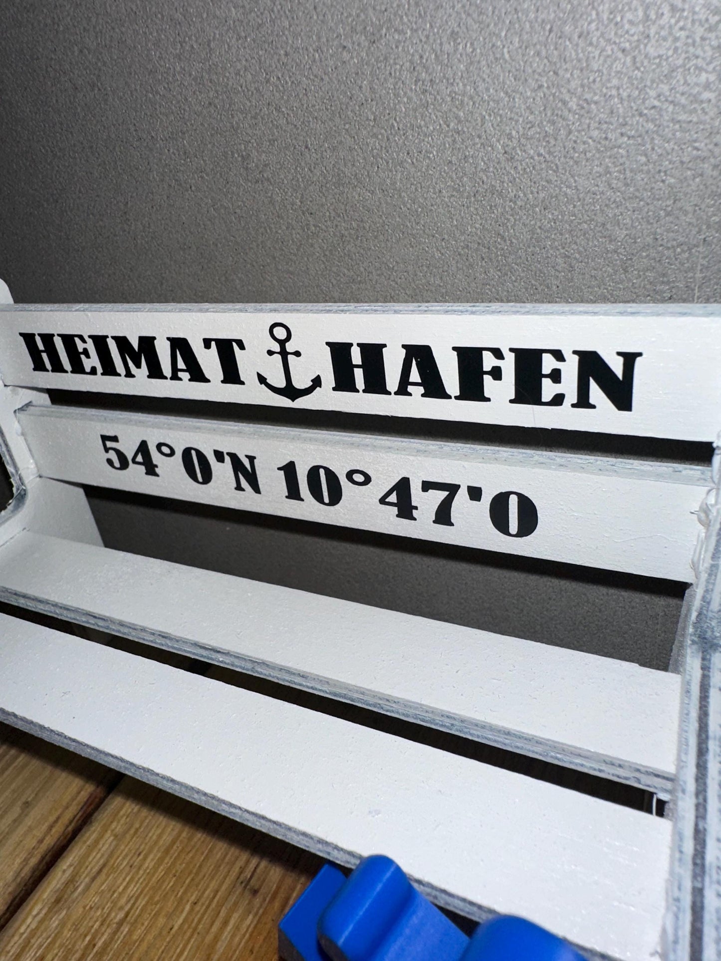 Personalisierte Miniatur Gartenbank 16 cm – Geschenkidee Haus, Hochzeit, Weihnachten | individuell mit Namen oder Koordinaten