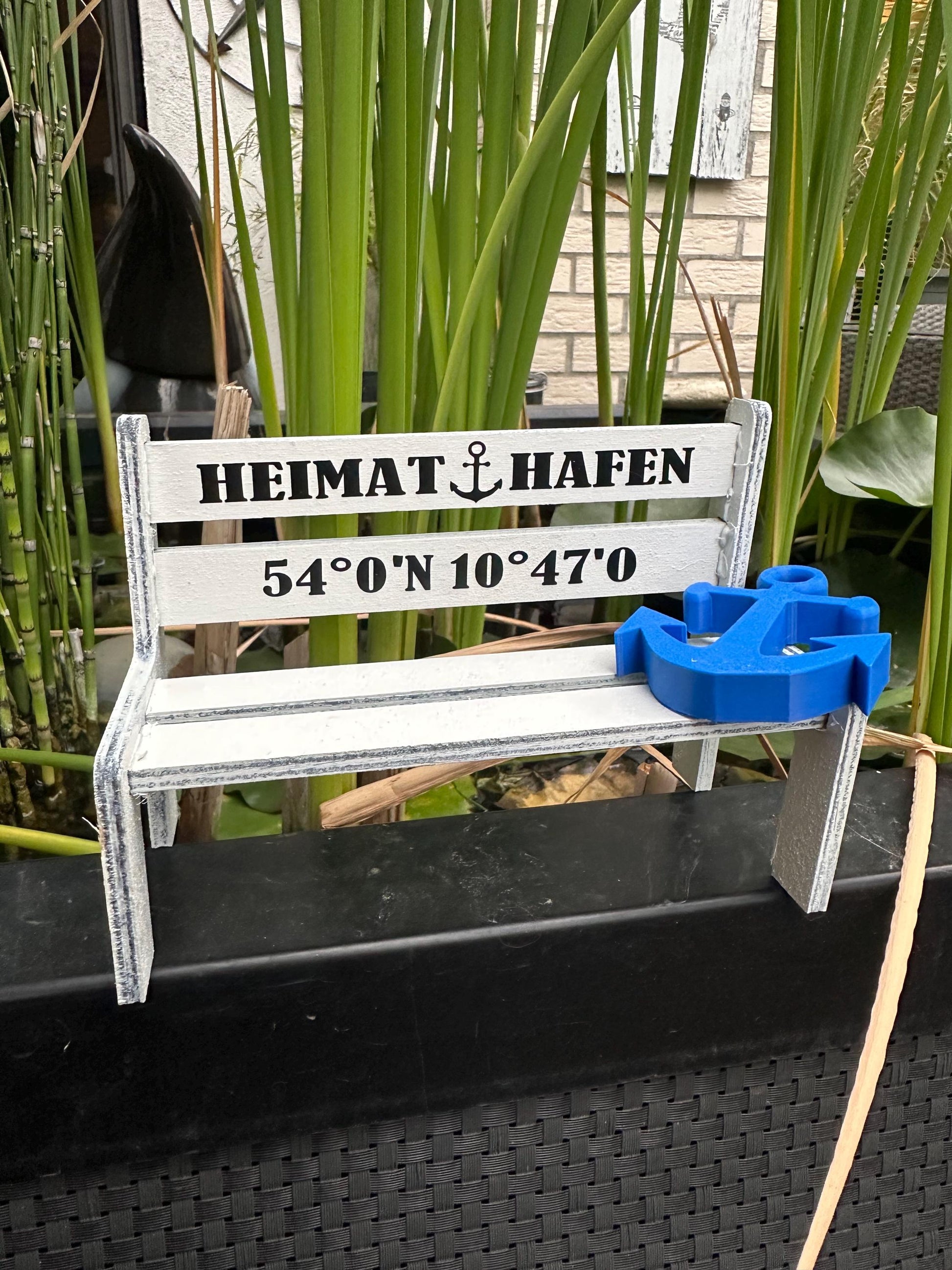 Personalisierte Miniatur Gartenbank 16 cm – Geschenkidee Haus, Hochzeit, Weihnachten | individuell mit Namen oder Koordinaten