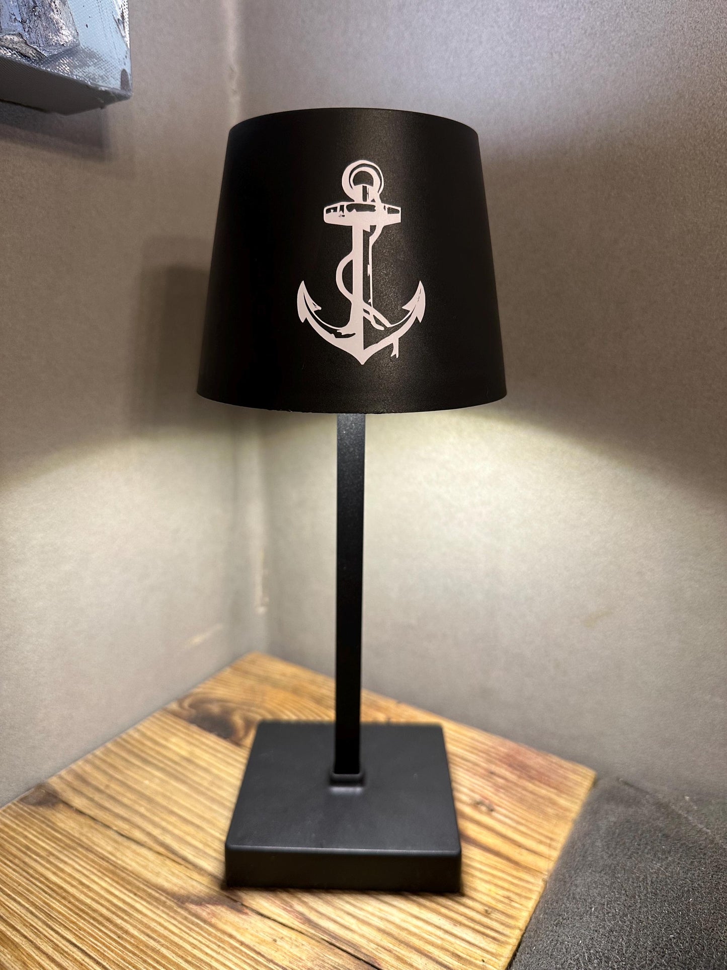 Kleine Lampe mit Wunschmotiv – Batteriebetriebenes Mitbringsel | Geschenk zur Einweihung, Geburtstag & Dekoidee