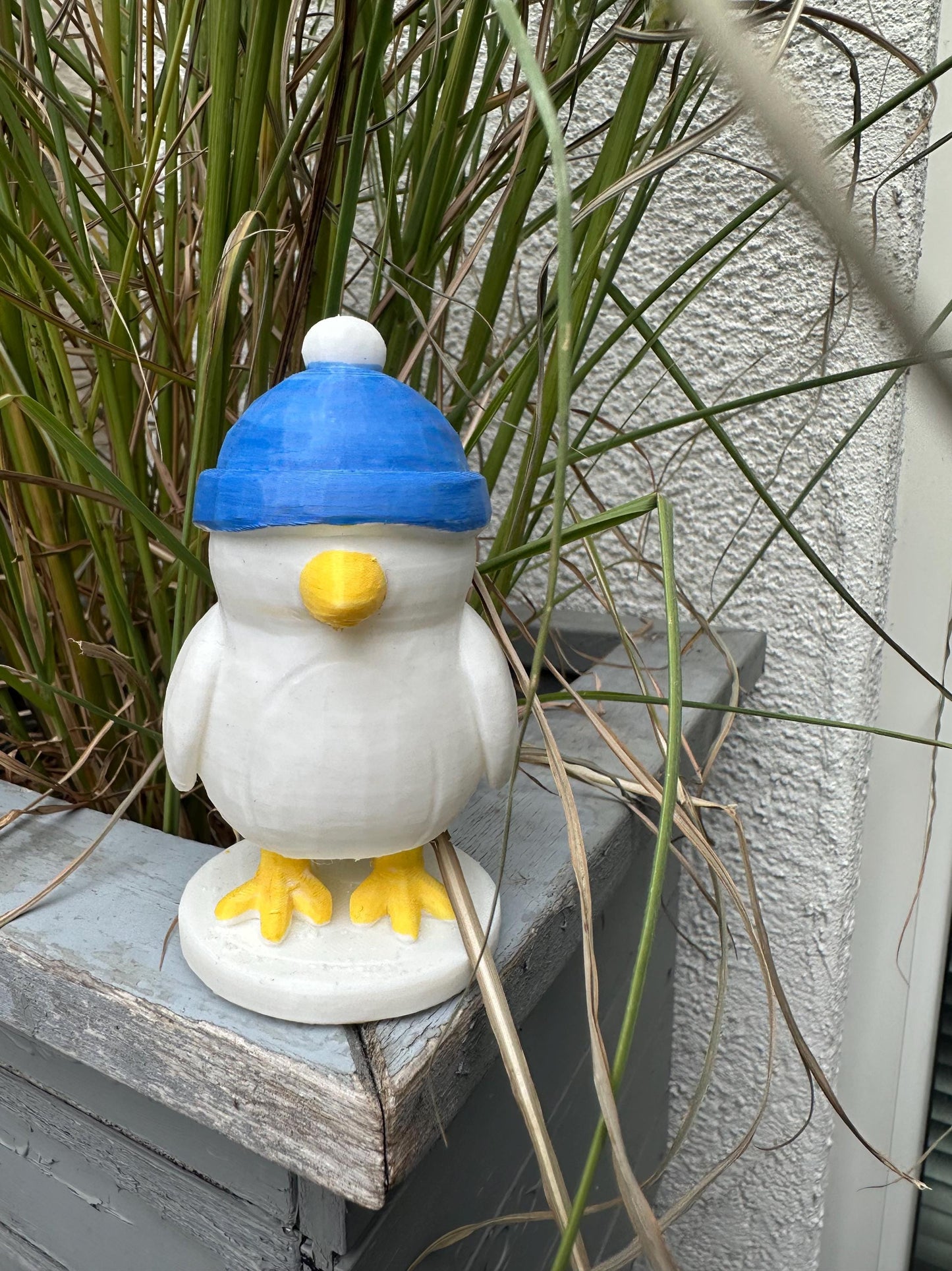 Möwenfigur mit Mütze 12 cm – 3D-gedruckte Küstendeko handbemalt | Geschenk Winter, Weihnachten, Haus & Fensterbank, Vogelstatue