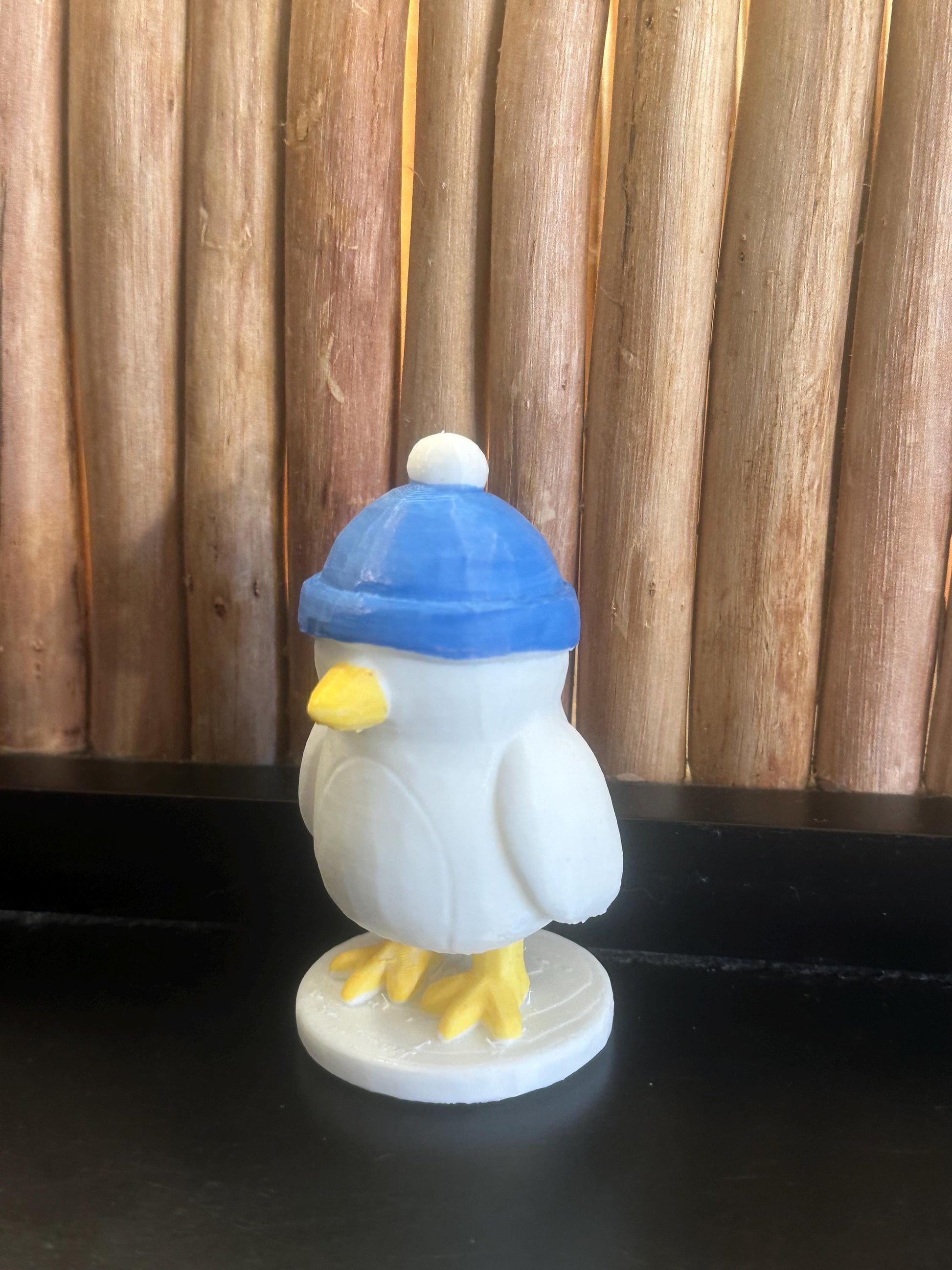 Möwenfigur mit Mütze 12 cm – 3D-gedruckte Küstendeko handbemalt | Geschenk Winter, Weihnachten, Haus & Fensterbank, Vogelstatue