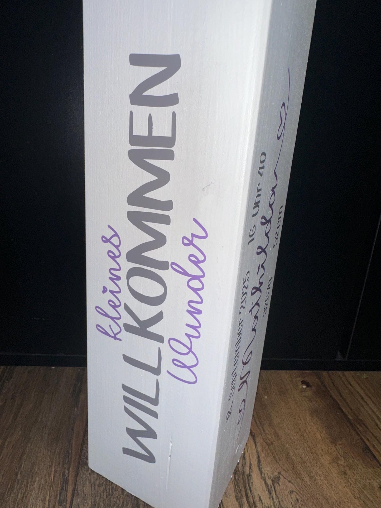 Babygeschenk mit Name & Wunschtext | Geschenk zur Geburt und Willkommensgruß| Personalisierter Holzpoller 20–40 cm –