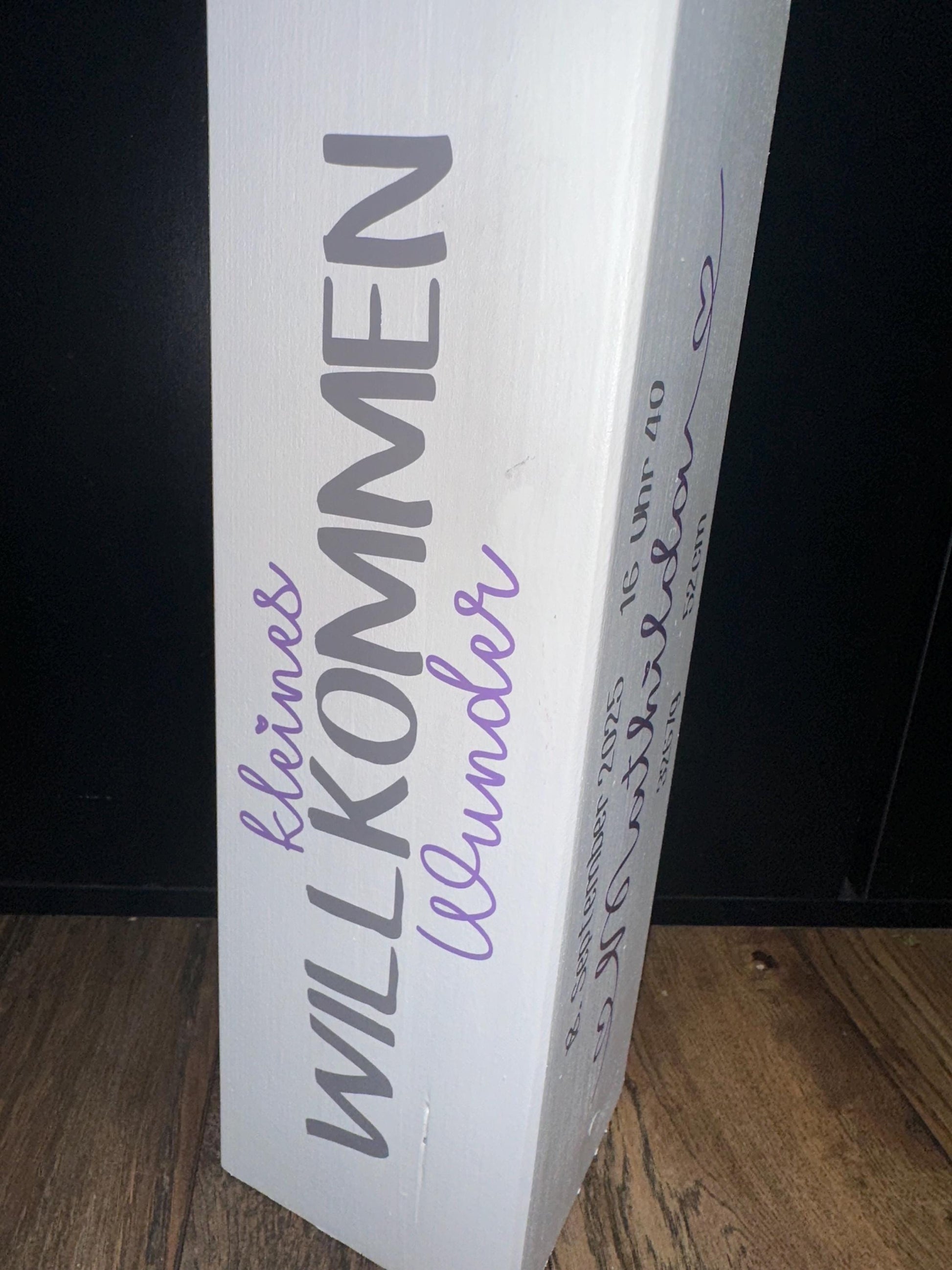 Babygeschenk mit Name & Wunschtext | Geschenk zur Geburt und Willkommensgruß| Personalisierter Holzpoller 20–40 cm –