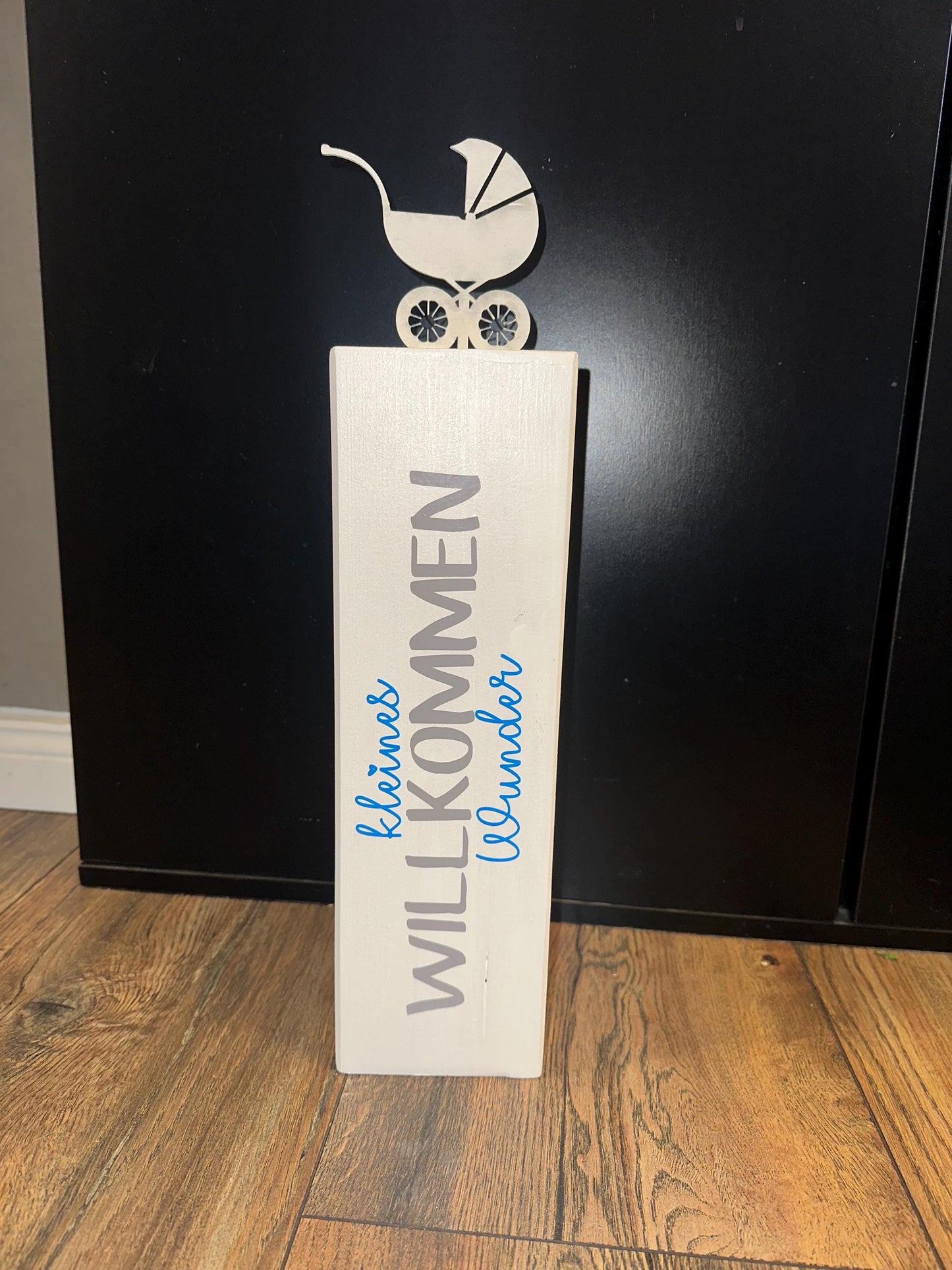 Babygeschenk mit Name & Wunschtext | Geschenk zur Geburt und Willkommensgruß| Personalisierter Holzpoller 20–40 cm –