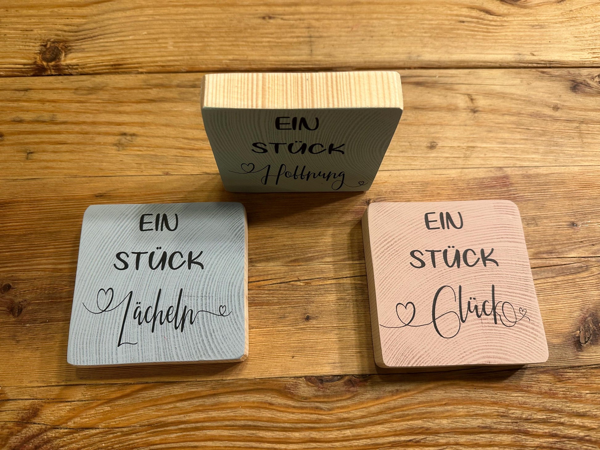 Kleine Holzdeko mit wertvollem Spruch, Glück verschenken, Holzquadrat mit Spruch | Geschenkidee | Wunschtext möglich (1 Stück oder 3er-Set)