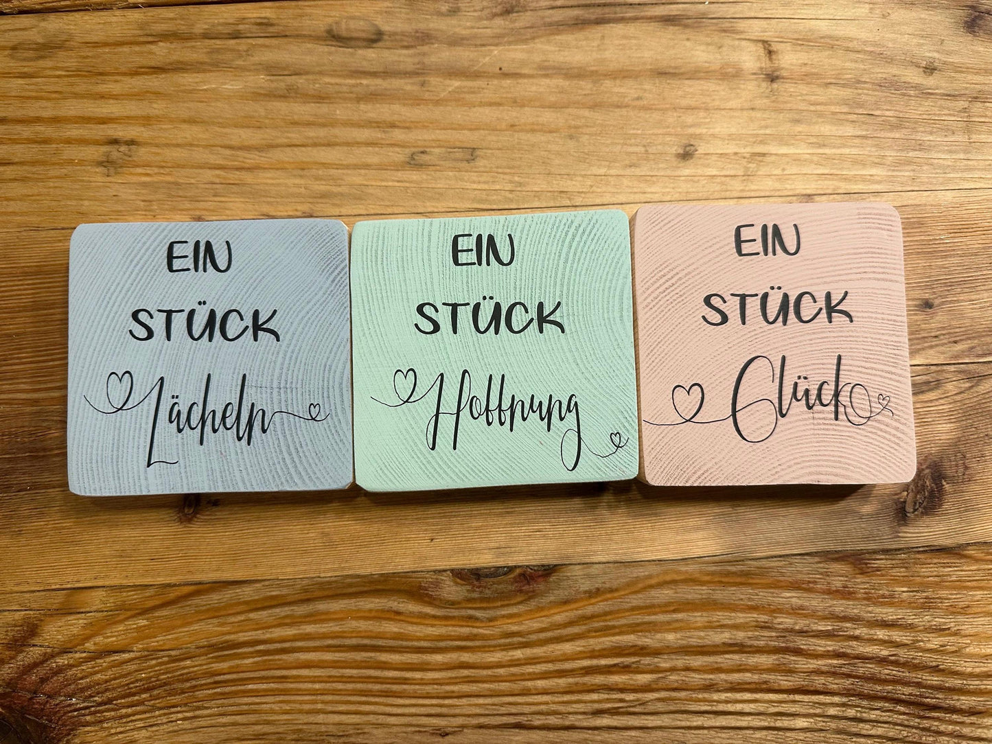 Kleine Holzdeko mit wertvollem Spruch, Glück verschenken, Holzquadrat mit Spruch | Geschenkidee | Wunschtext möglich (1 Stück oder 3er-Set)