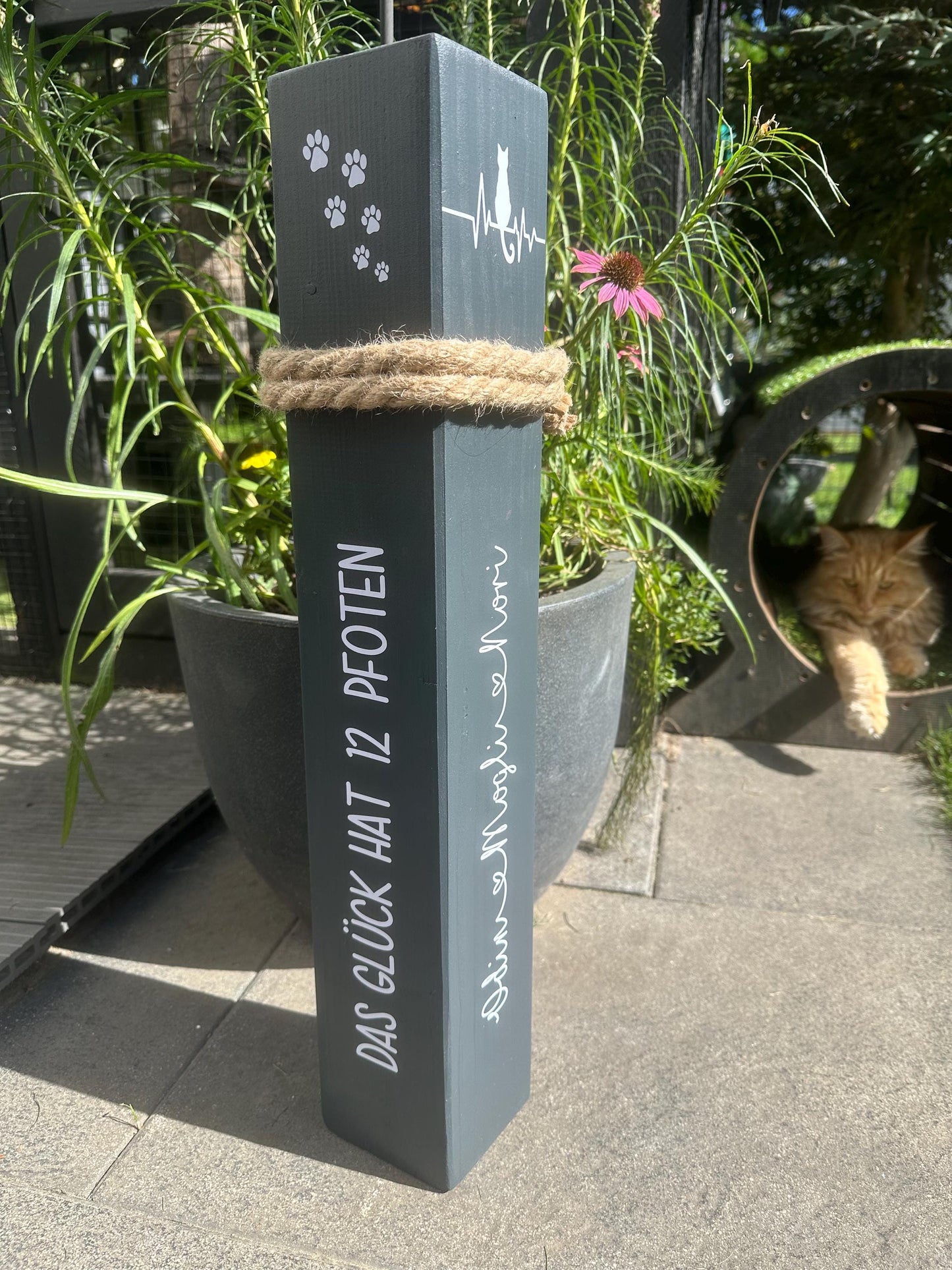 Personalisierte Holzsäule für Tierliebhaber – Haustier Poller mit Name und Spruch | Geschenk für Hundebesitzer & Katzenfreunde, Gedenken