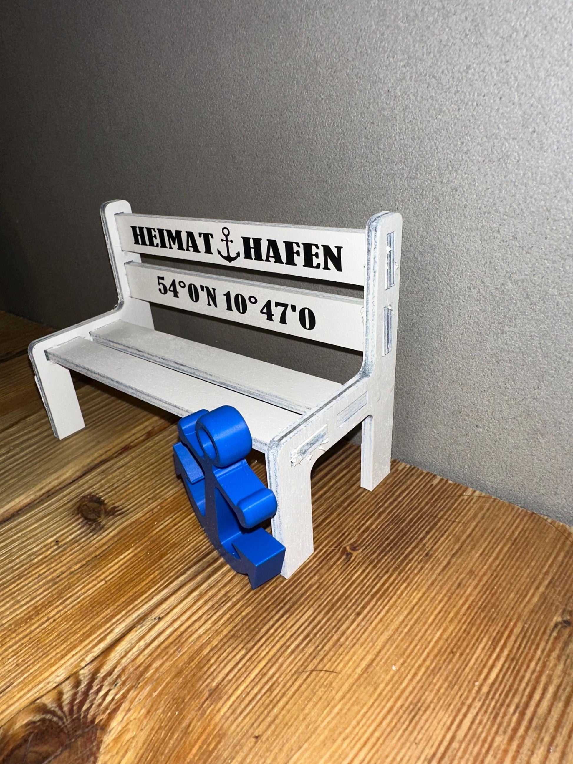 Personalisierte Miniatur Gartenbank 16 cm – Geschenkidee Haus, Hochzeit, Weihnachten | individuell mit Namen oder Koordinaten