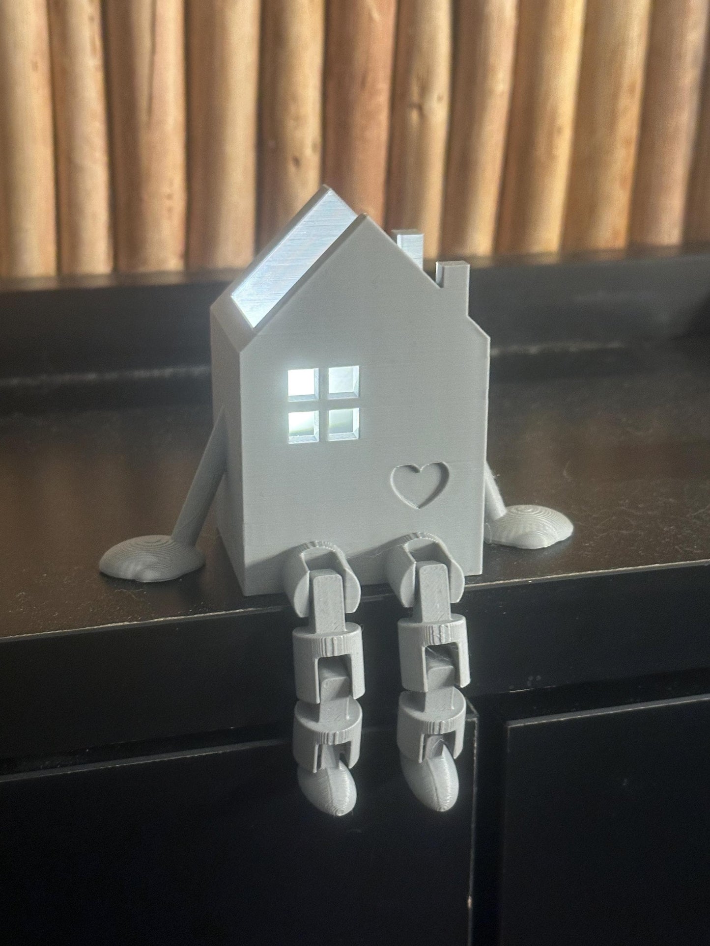 Beleuchtetes Kantenhocker-Haus mit Herz | LED Mini-Haus Figur 3D Druck | Weihnachtsdeko Fensterbank Geschenk Einzug