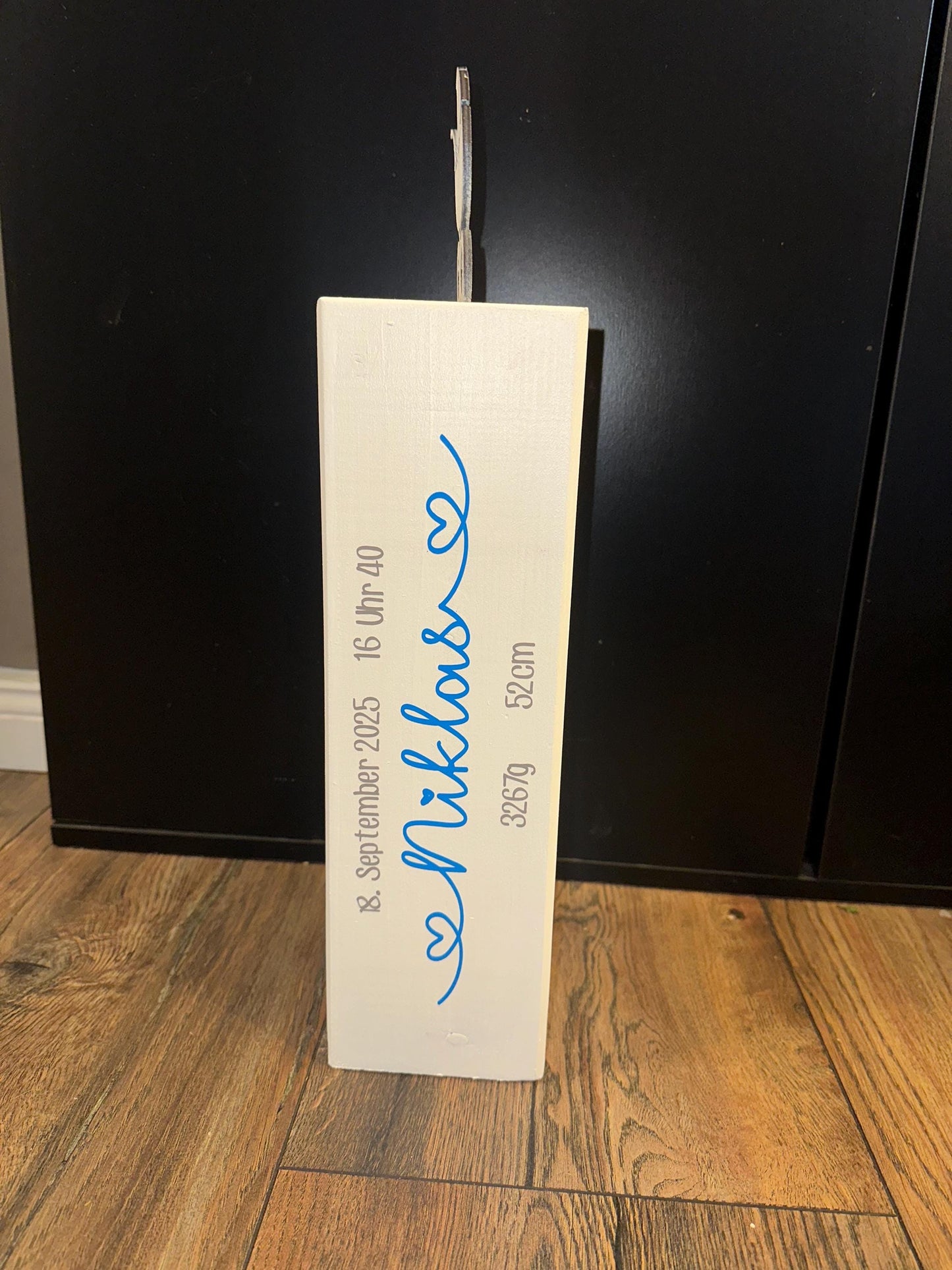 Babygeschenk mit Name & Wunschtext | Geschenk zur Geburt und Willkommensgruß| Personalisierter Holzpoller 20–40 cm –