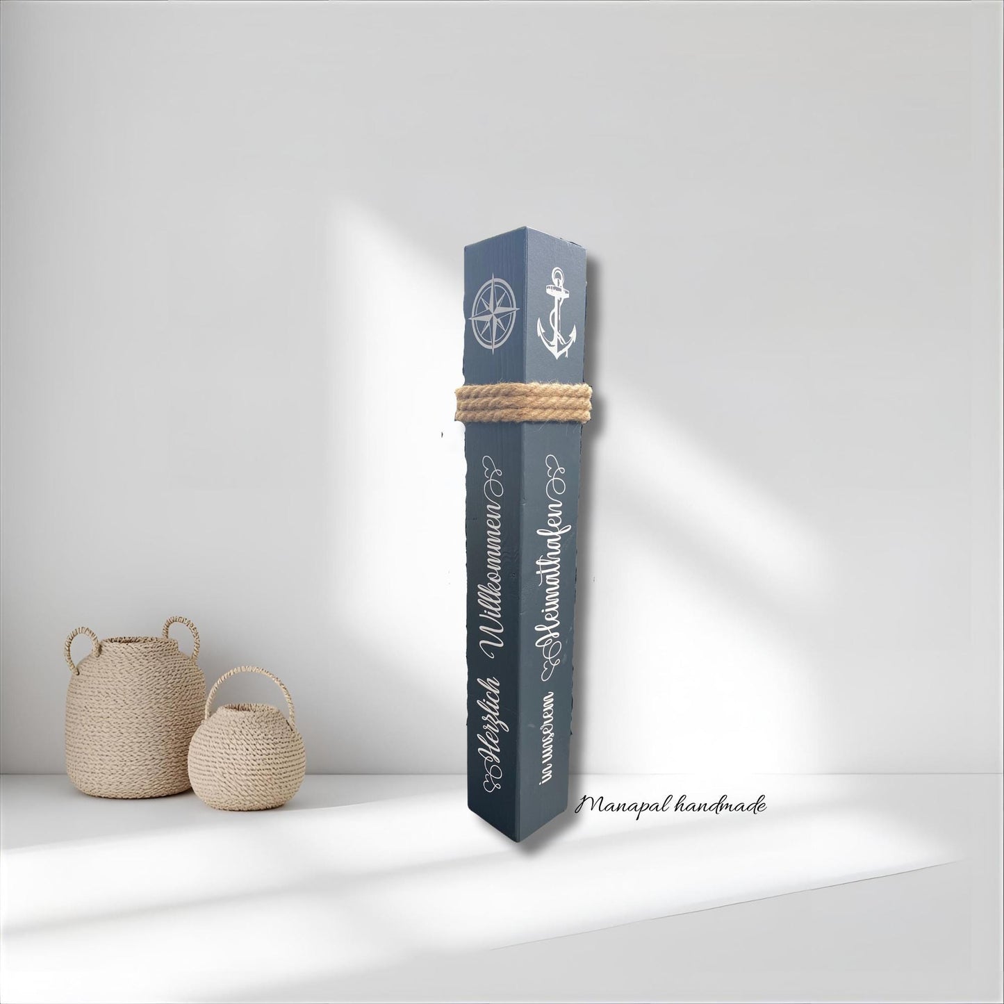 Dekorative Holzsäule Poller 70cm | Willkommen in unserem Heimathafen | Maritime Gartendeko | Handgemachte Nautische Deko | Küsten Eingang