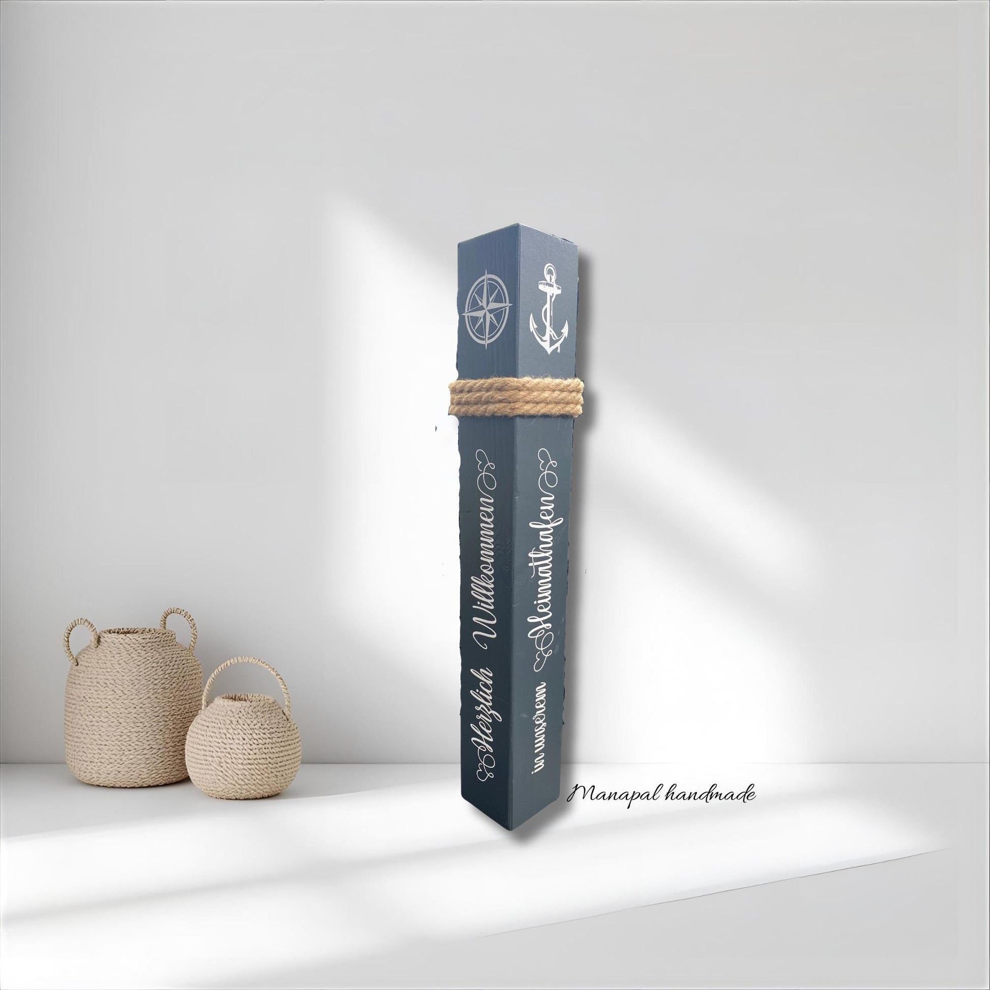 Dekorative Holzsäule Poller 70cm | Willkommen in unserem Heimathafen | Maritime Gartendeko | Handgemachte Nautische Deko | Küsten Eingang