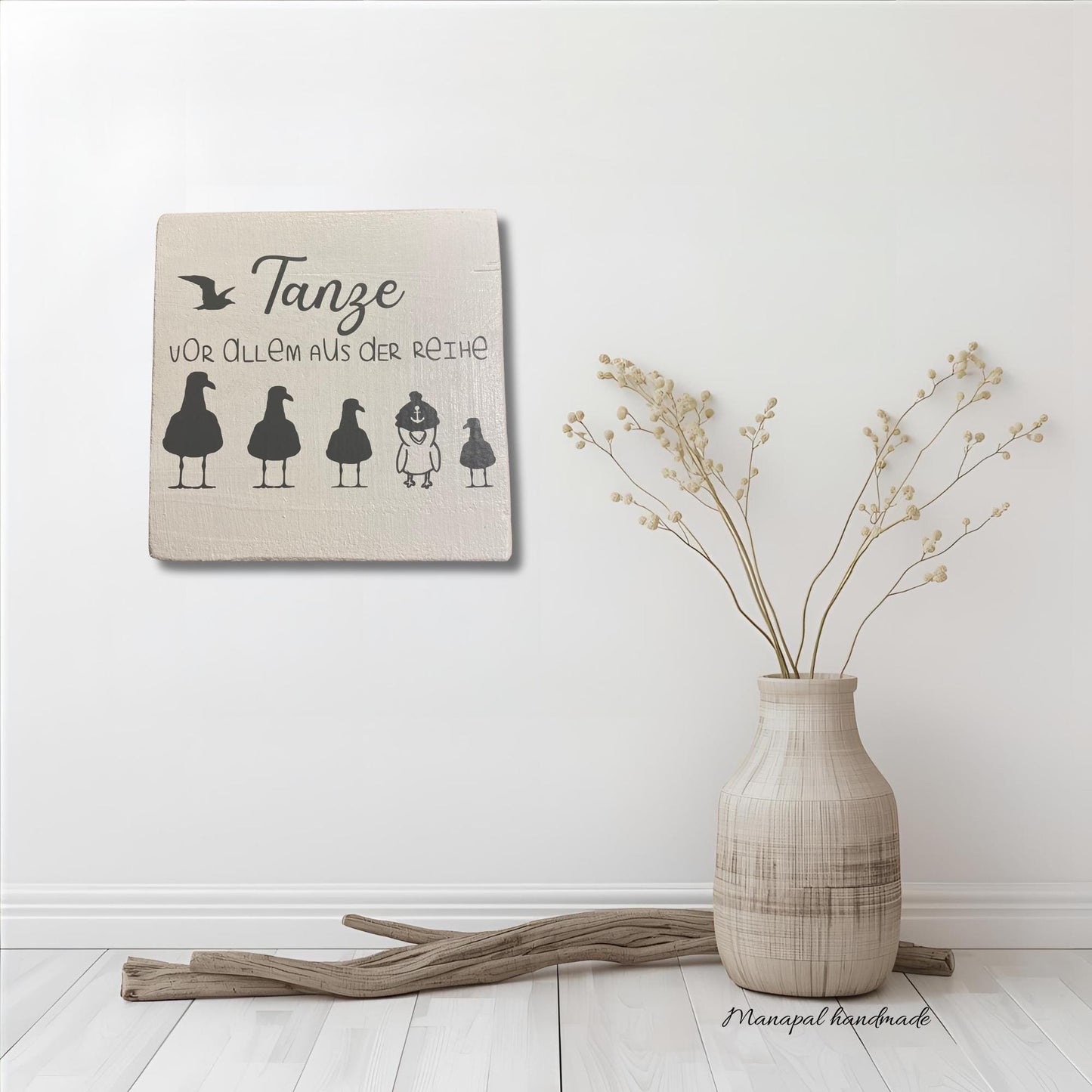 Holzschild ‚Tanze vor allem aus der Reihe‘ – Wanddeko mit Spruch | Geschenk Freundin, Wohnzimmer Deko & Inspiration